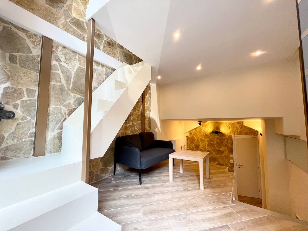 Cosy and elegant apartments with guaranteed income, Central Athens 1