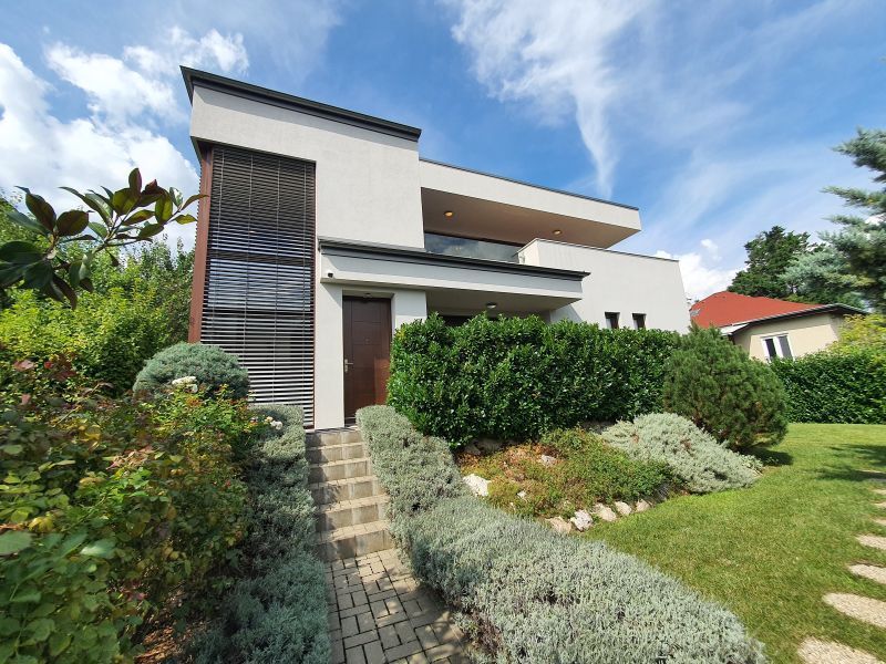 Modern house with 4 bedrooms, Rozsadomb, Budapest  1