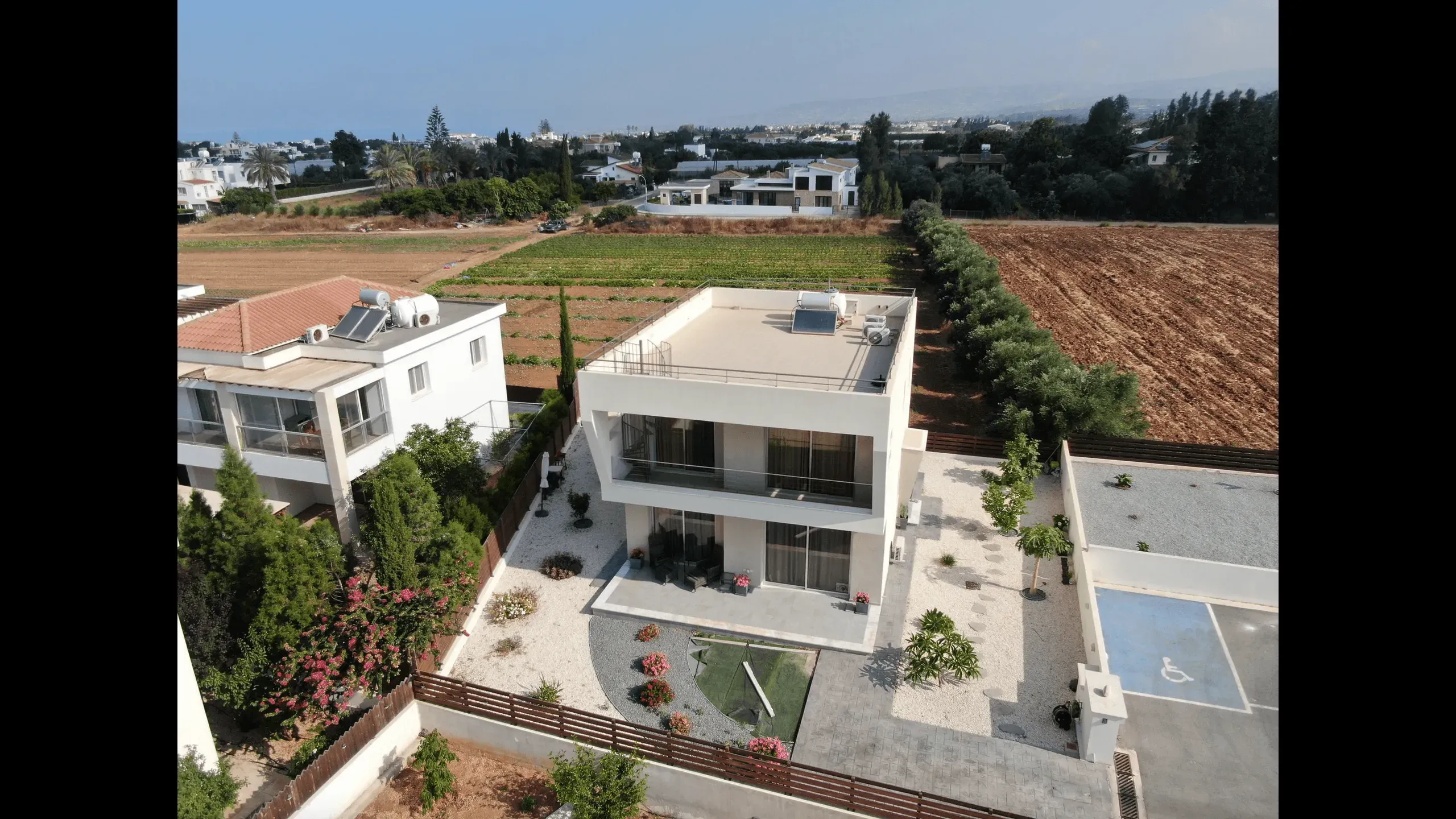 Five modern turnkey villas in a gated community 1