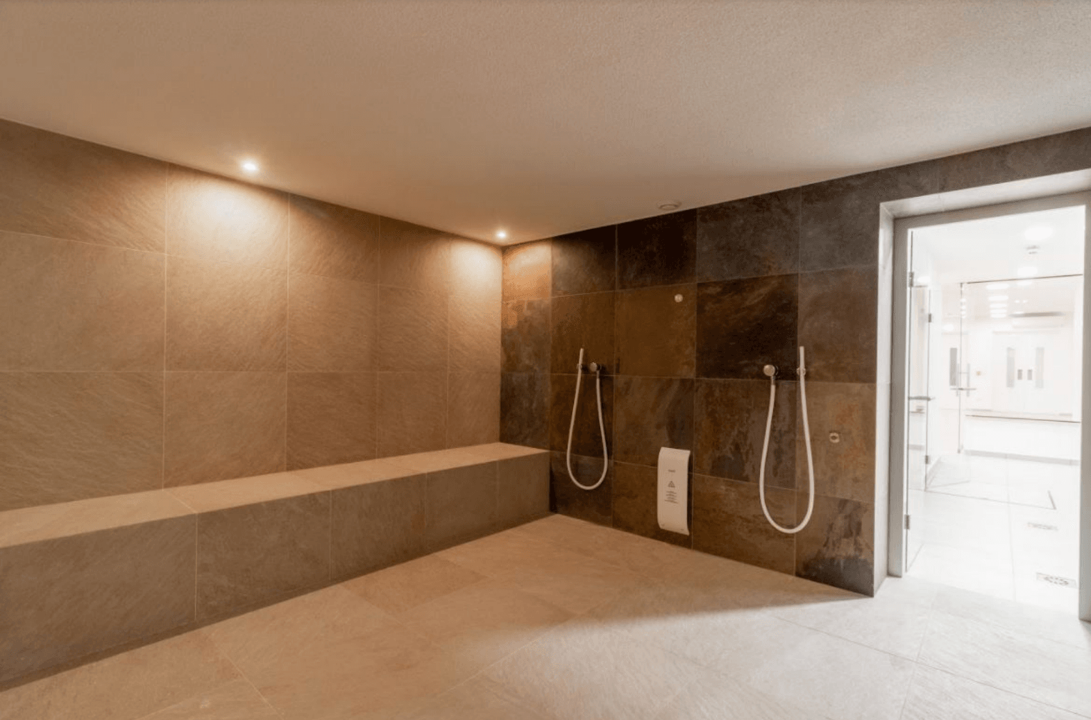 Apartments with 2 bedrooms and penthouse with 3 bedrooms in elite club complex 8