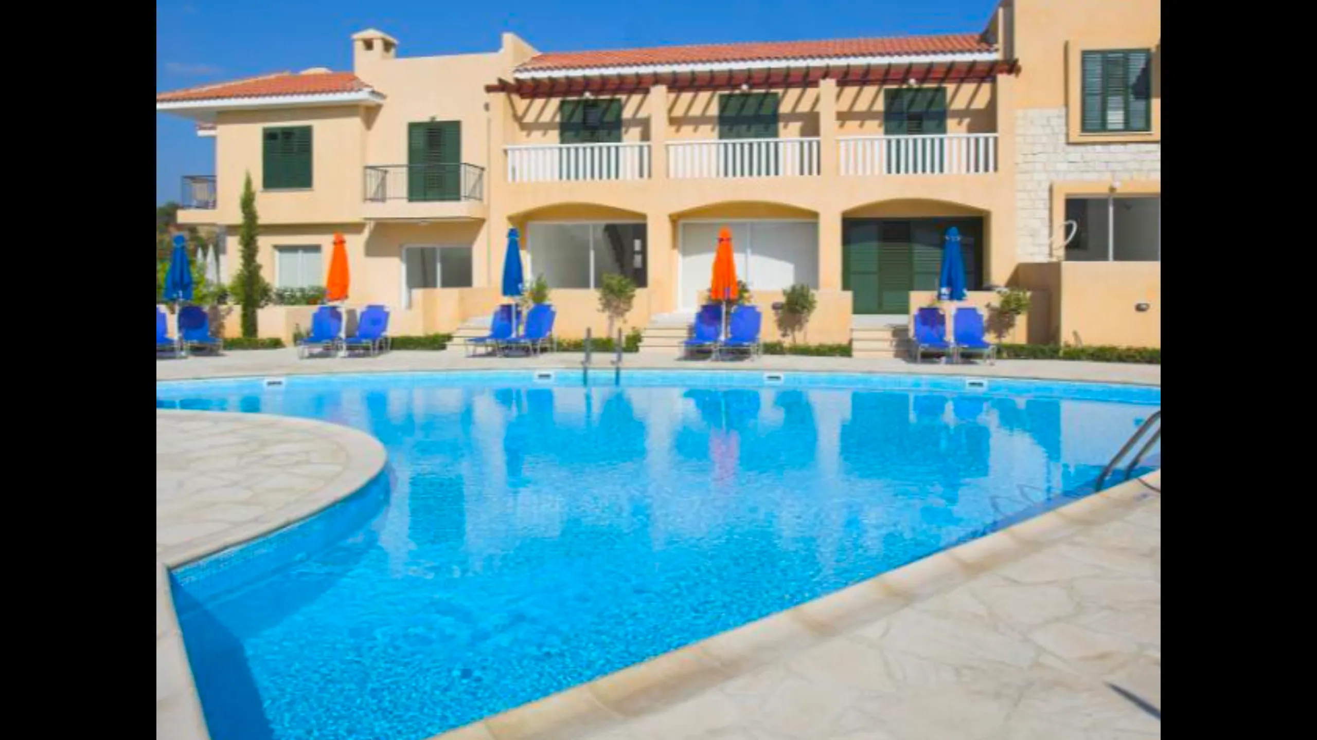 Apartments and townhouse with 2-3 bedrooms in a unique project, Paphos  1