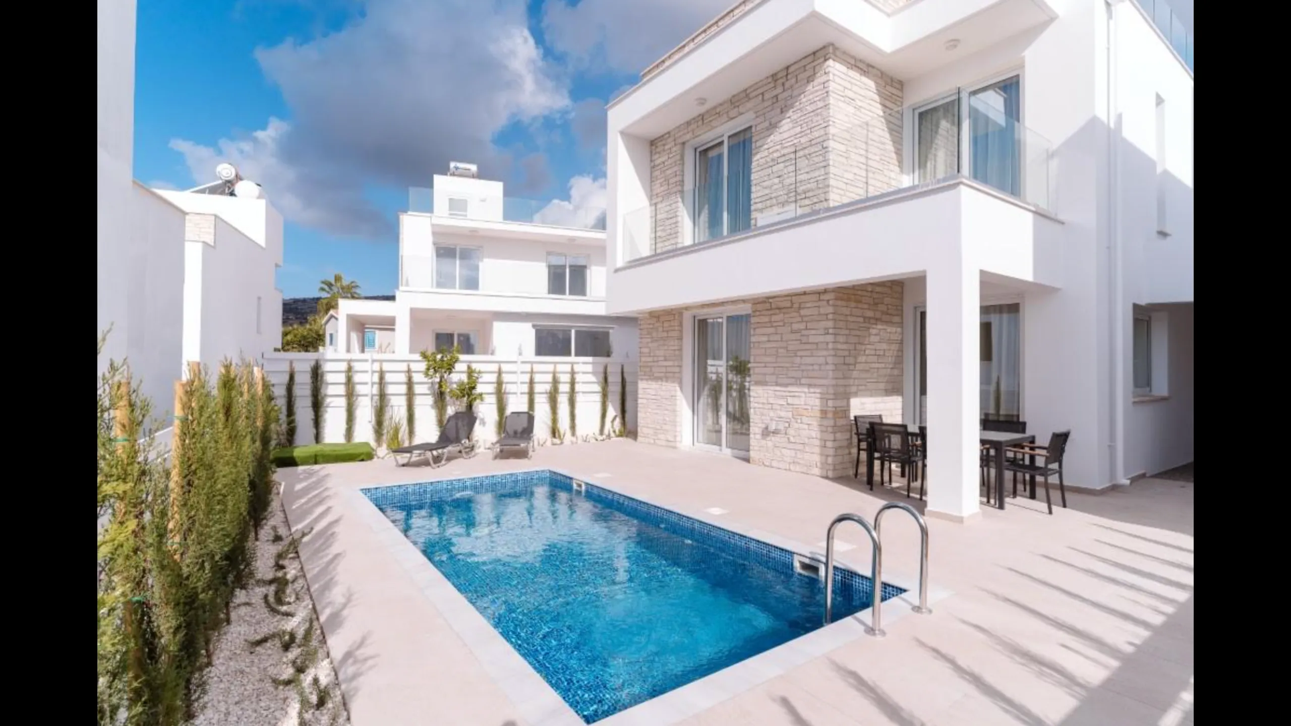 Modern villa with a swimming pool in the suburbs of Paphos 1