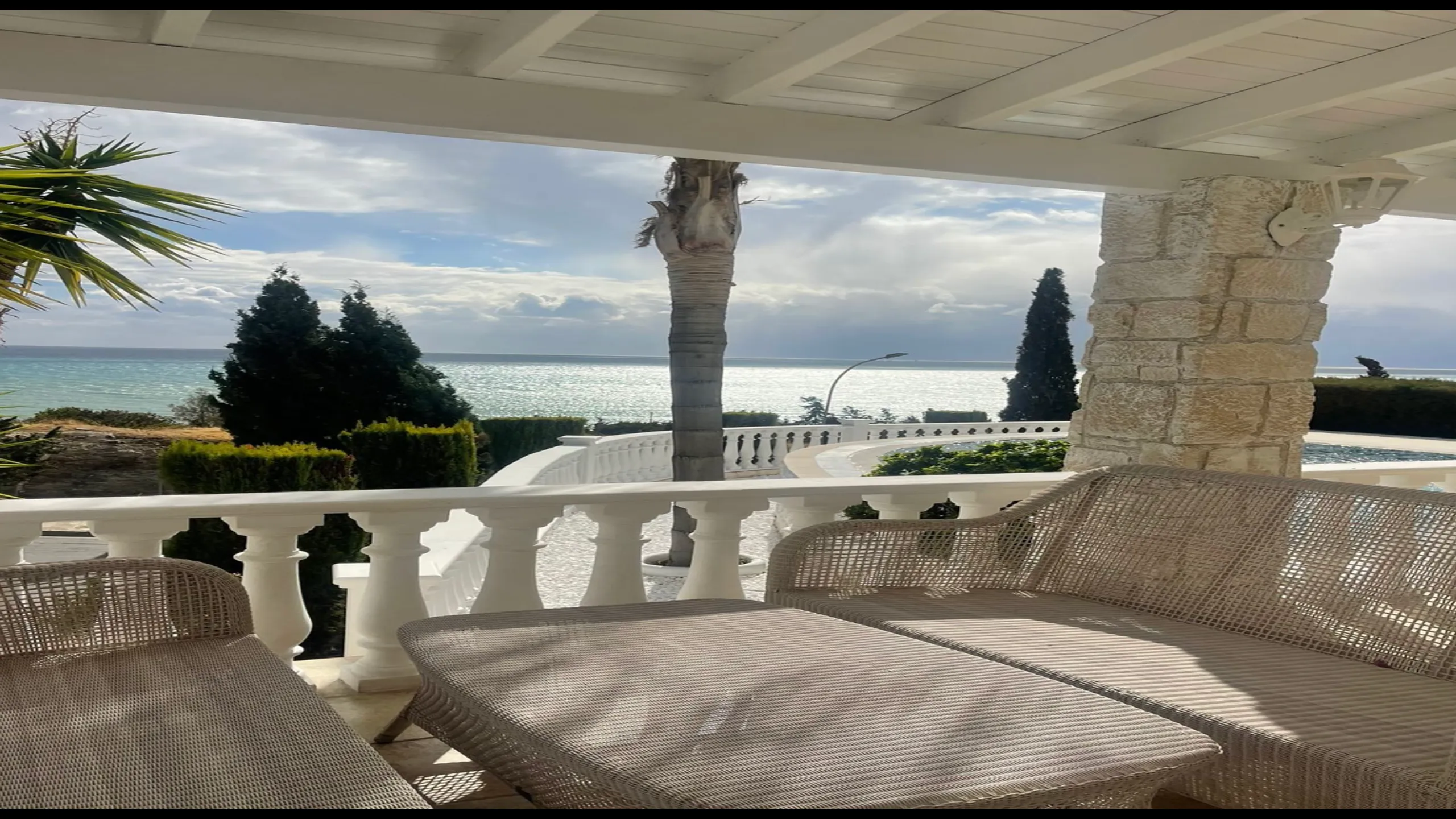 Large villa with 5 bedrooms and sea view, Amathounta, Limassol 1