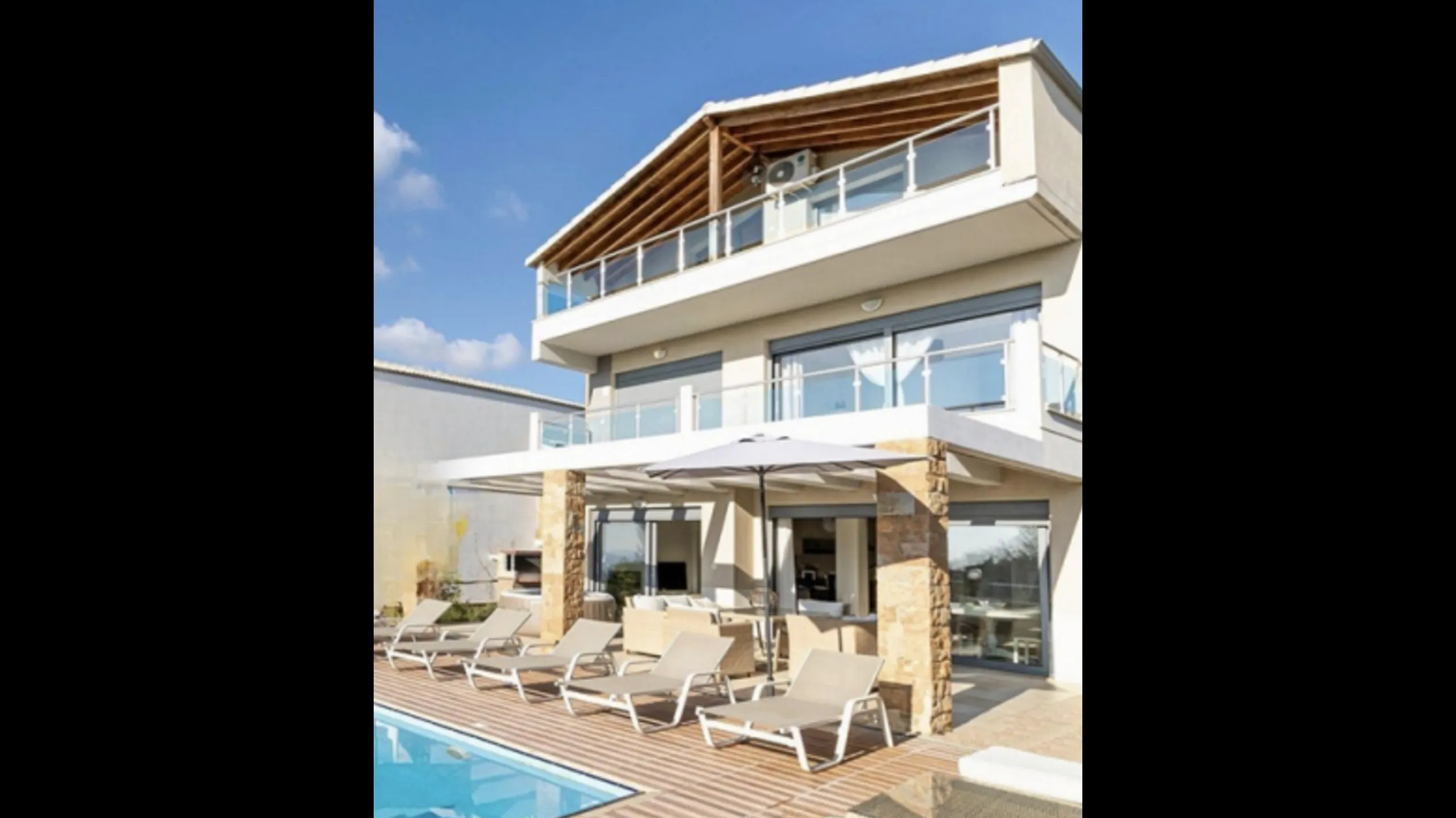Elegant villa with 5 bedrooms, Moudania, Halkidiki 1