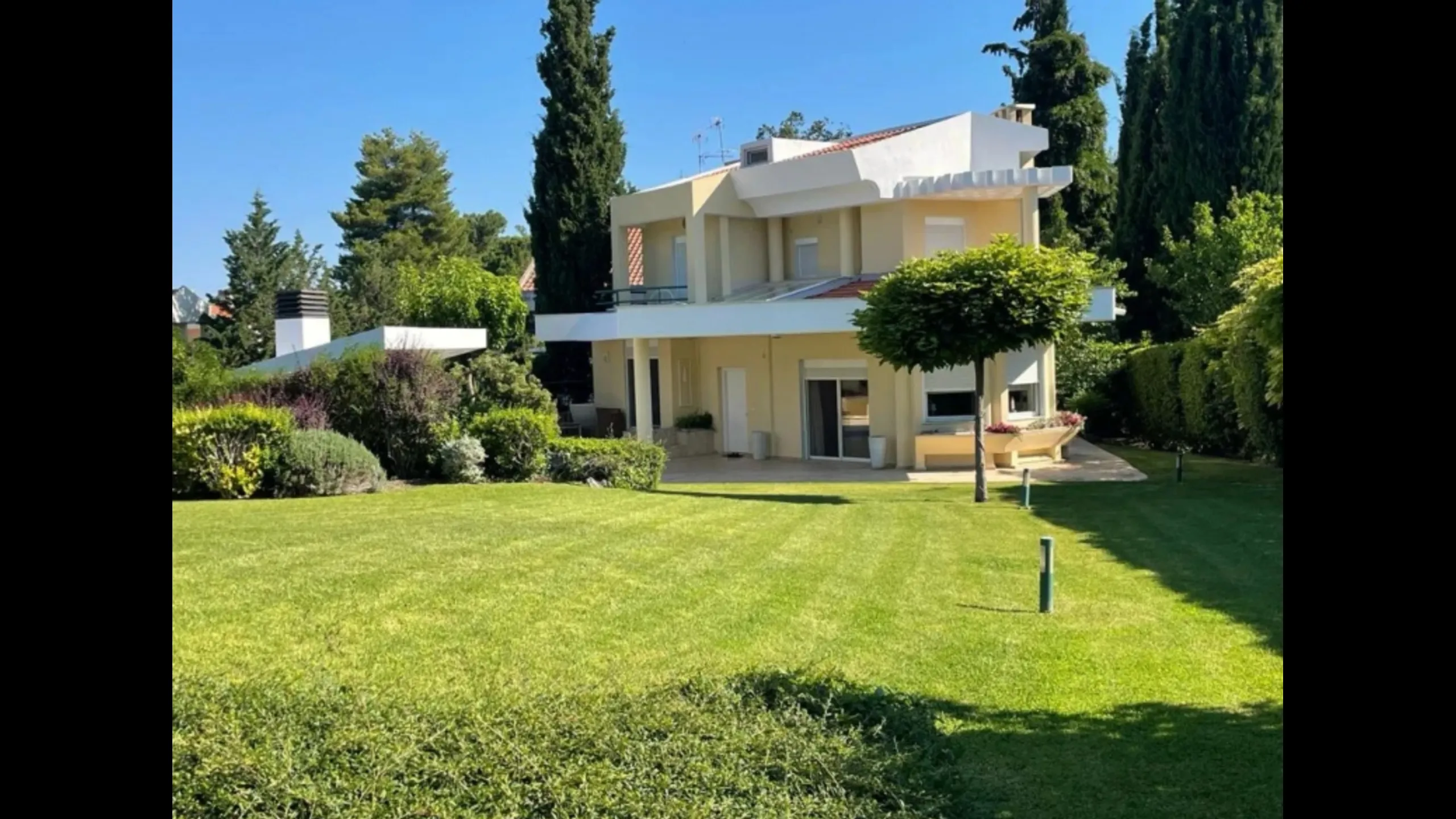 Elegant villa with 5 bedrooms, Pefkochori, Pallini, Halkidiki 1