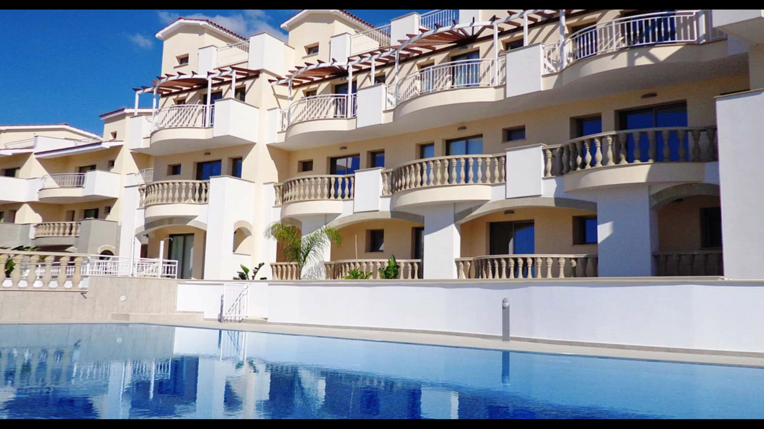 Apartments in a luxury residential complex with sea views 1