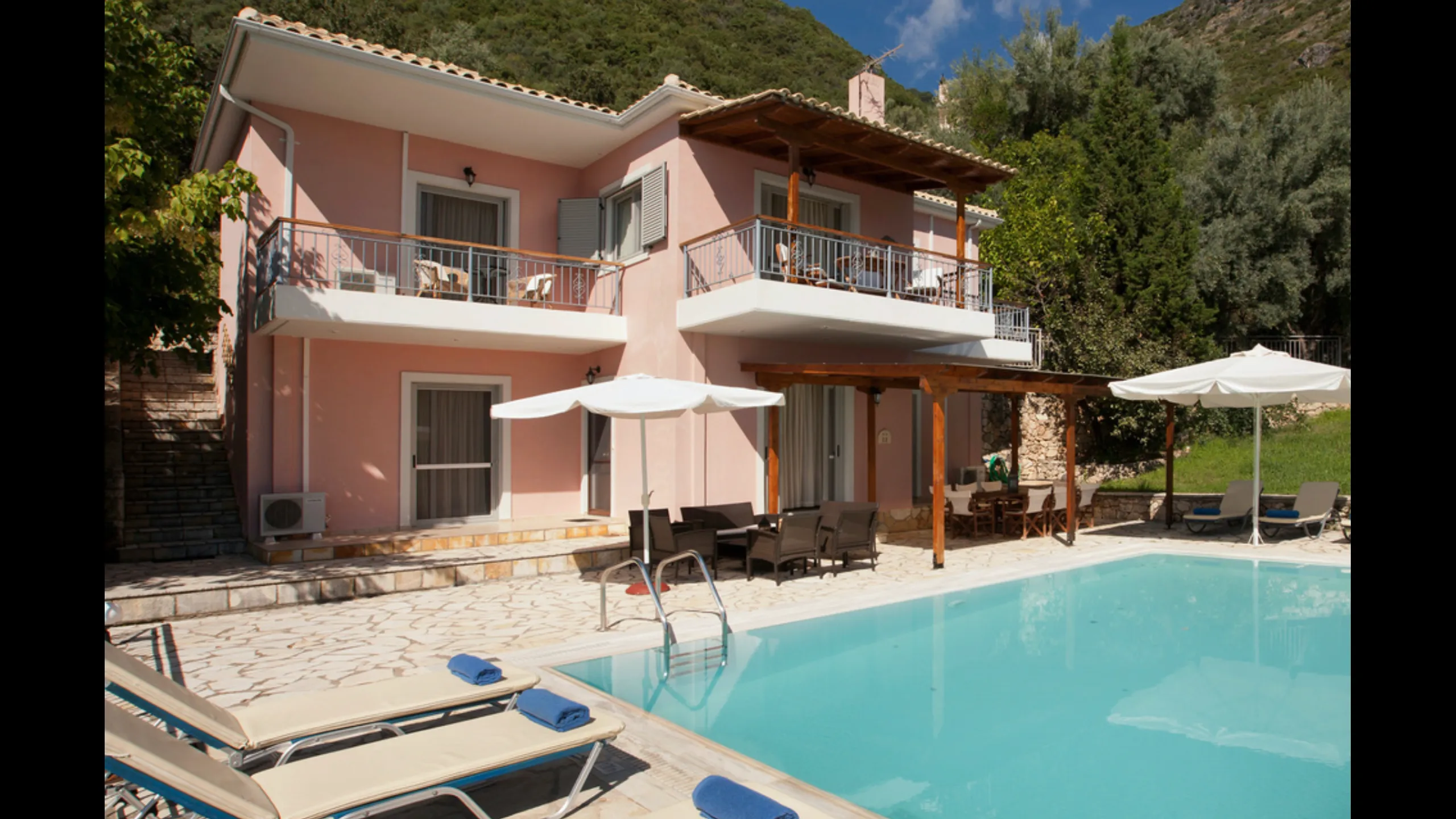 Villa with 4 bedrooms in classical style, Lefkada 1