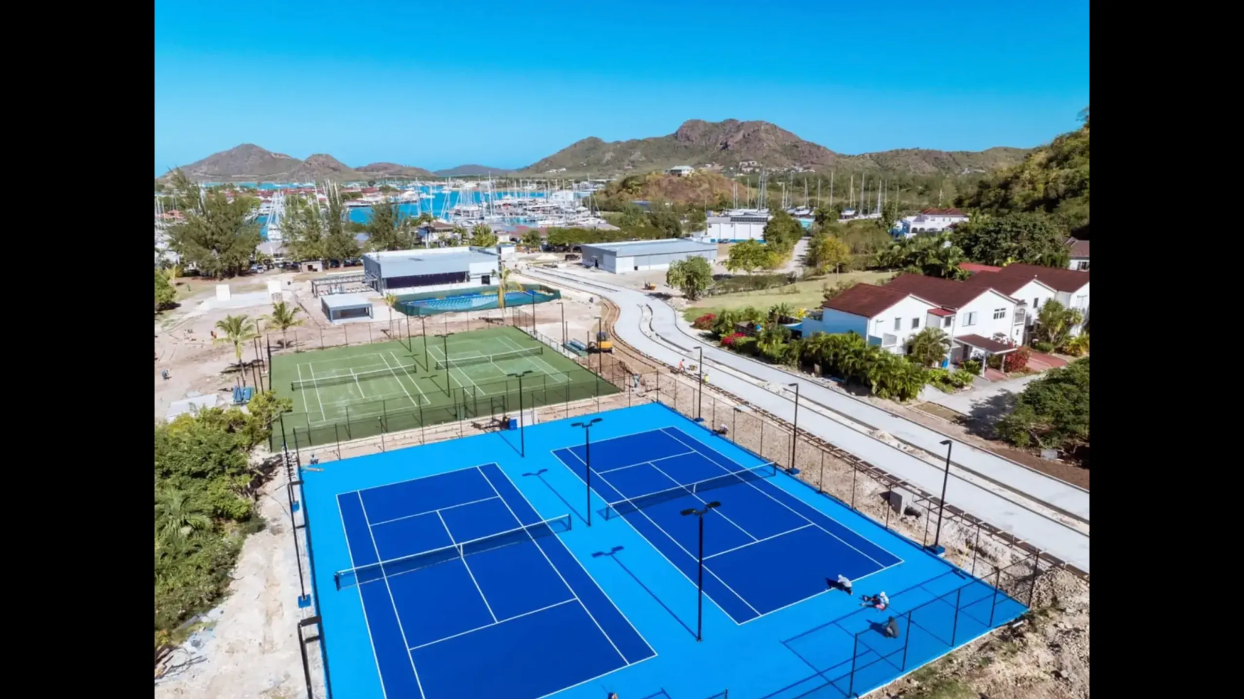 Share and full ownership of villas in a residential complex 28