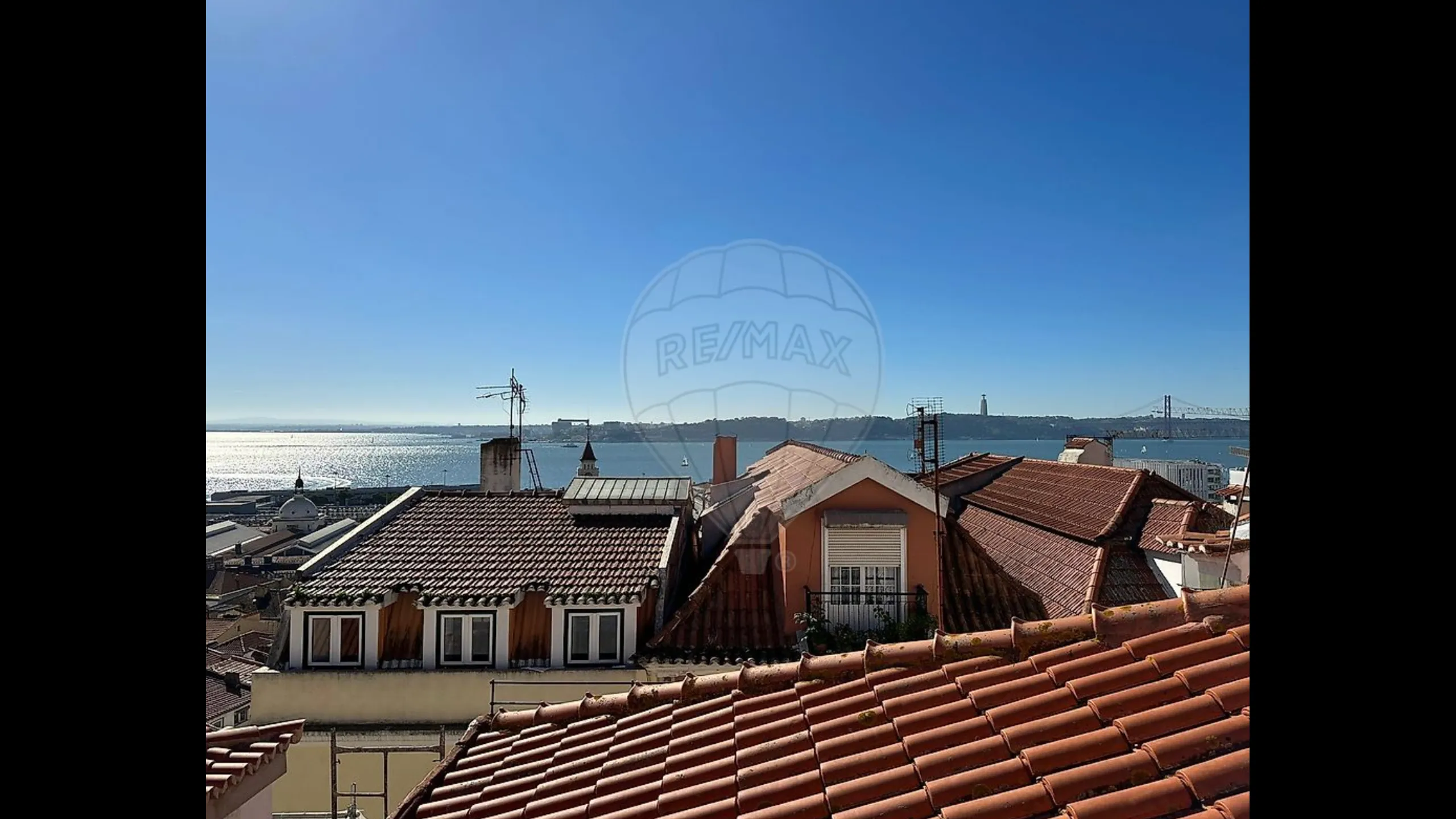 Large apartments with 2 bedrooms, Misericordia, Lisbon 1