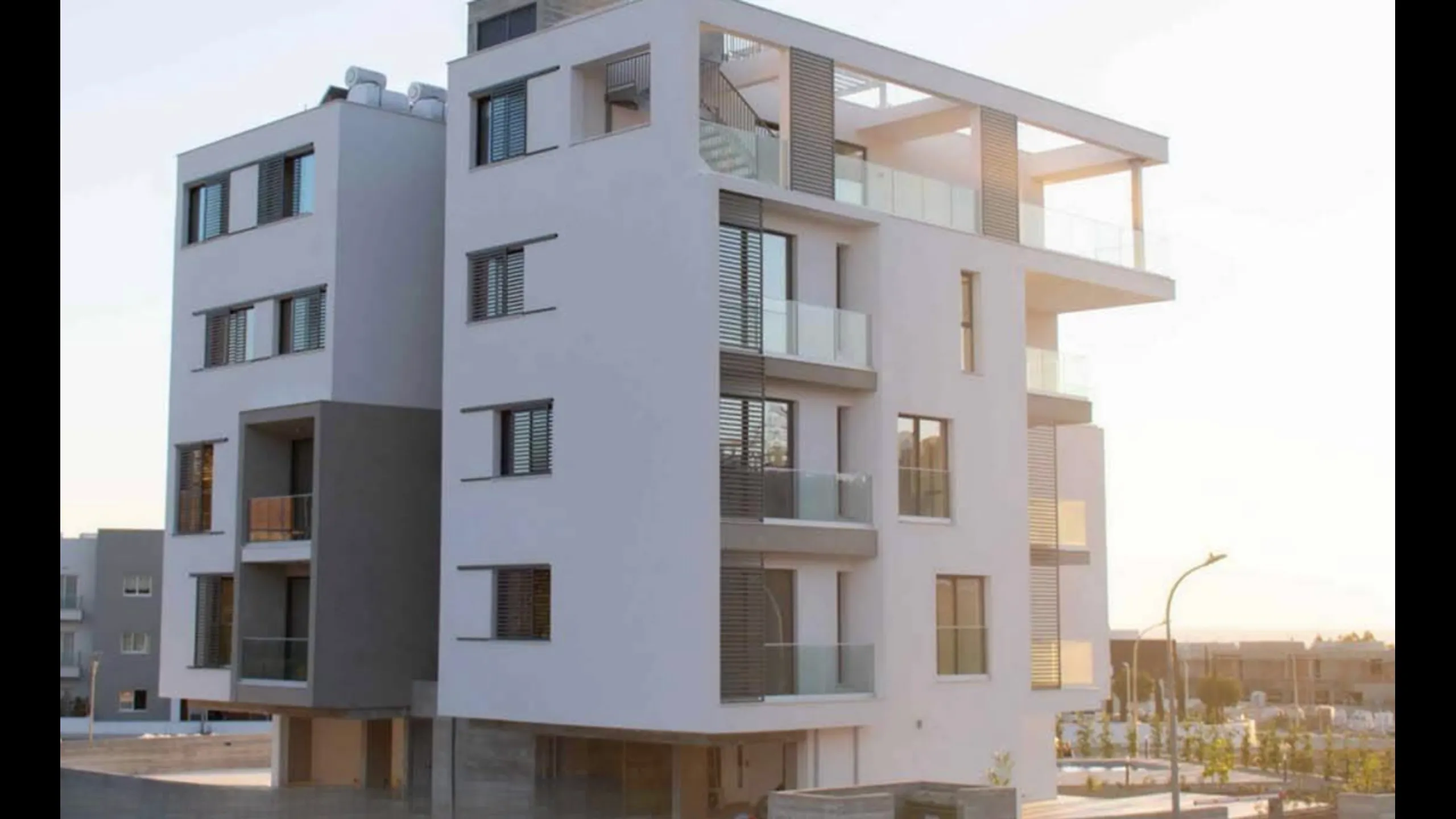 Villas and apartments with sea views in the center of Paphos 1