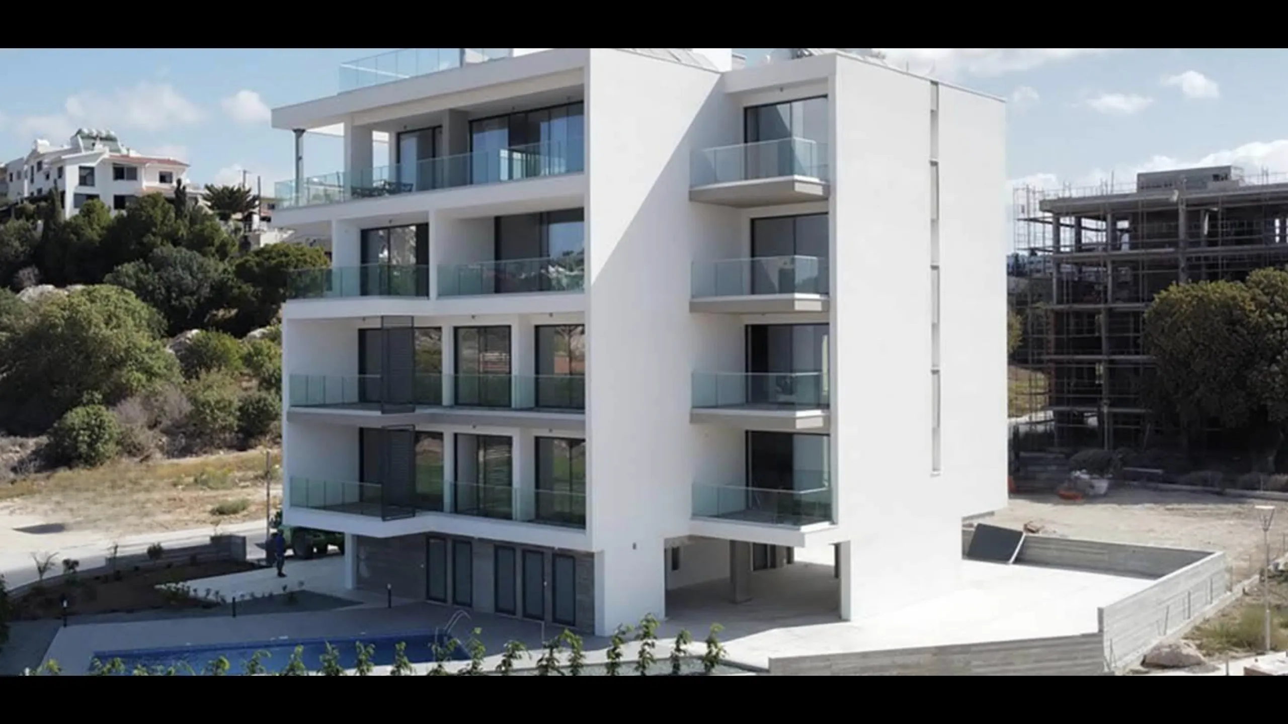 Villas and apartments with sea views in the center of Paphos 3