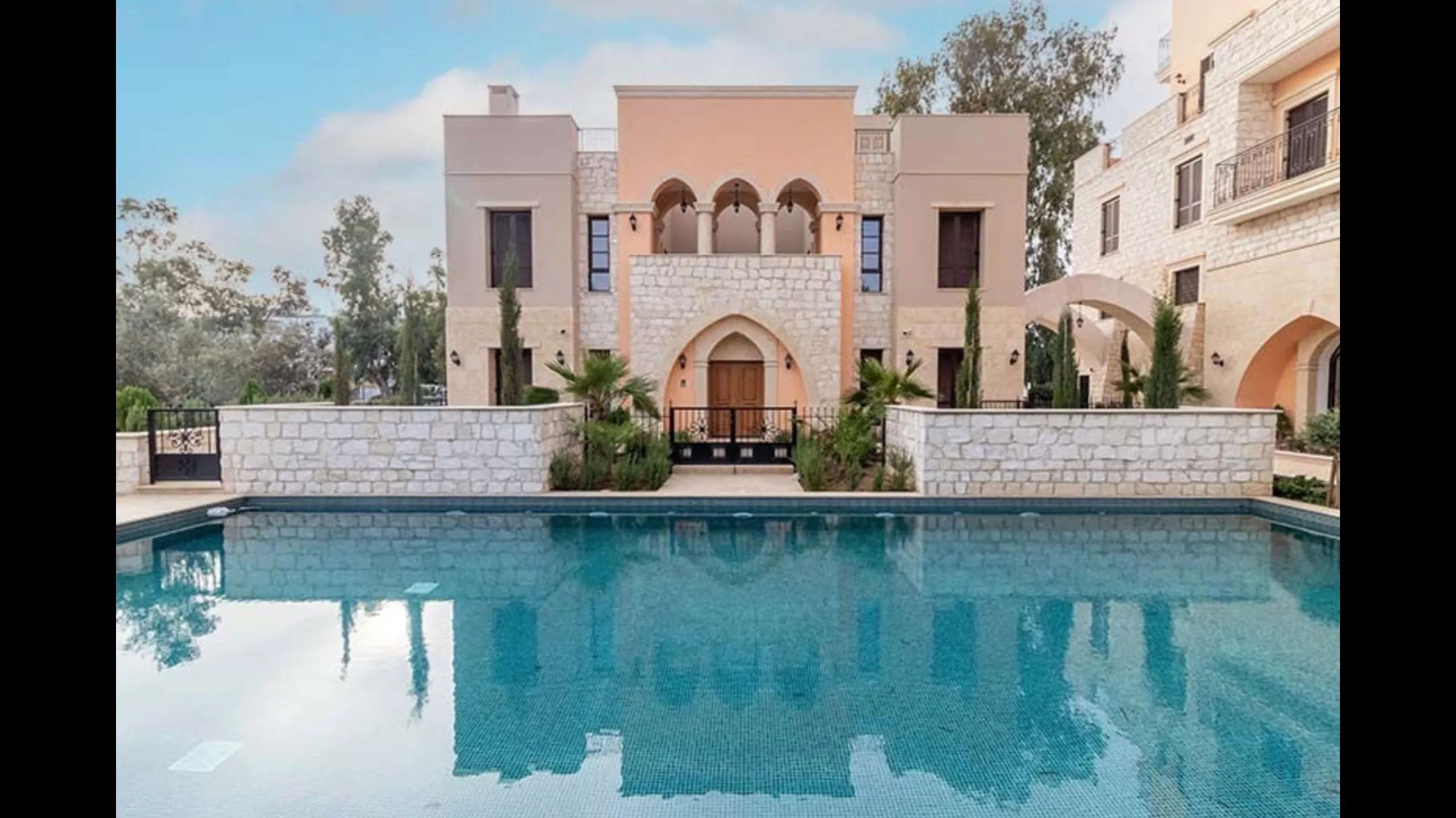 Apartments in classical style with 3 bedrooms, Germasogeia, Limassol 2