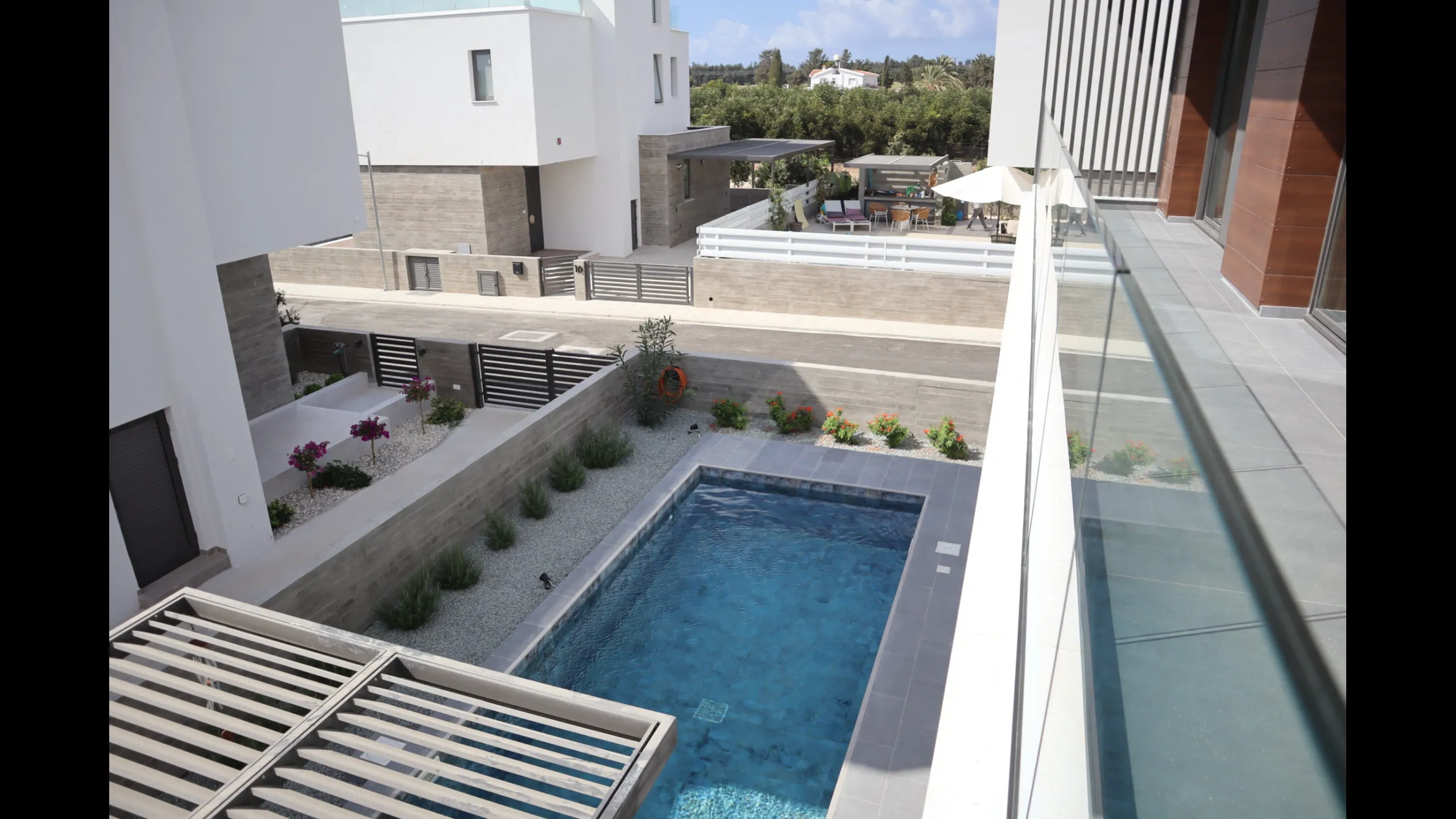 Modern villa with pool in a gated community 4