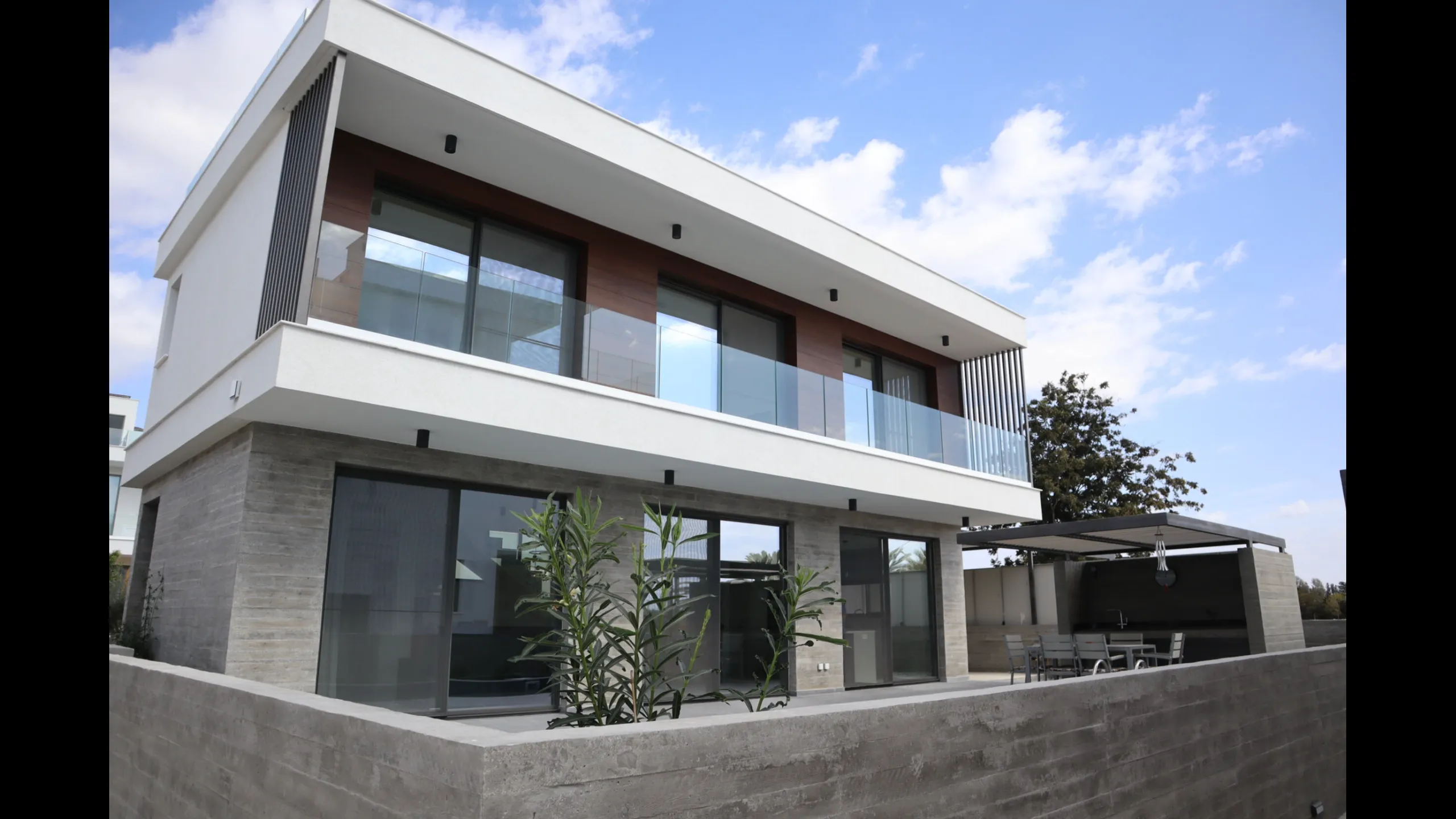Modern villa with pool in a gated community 1