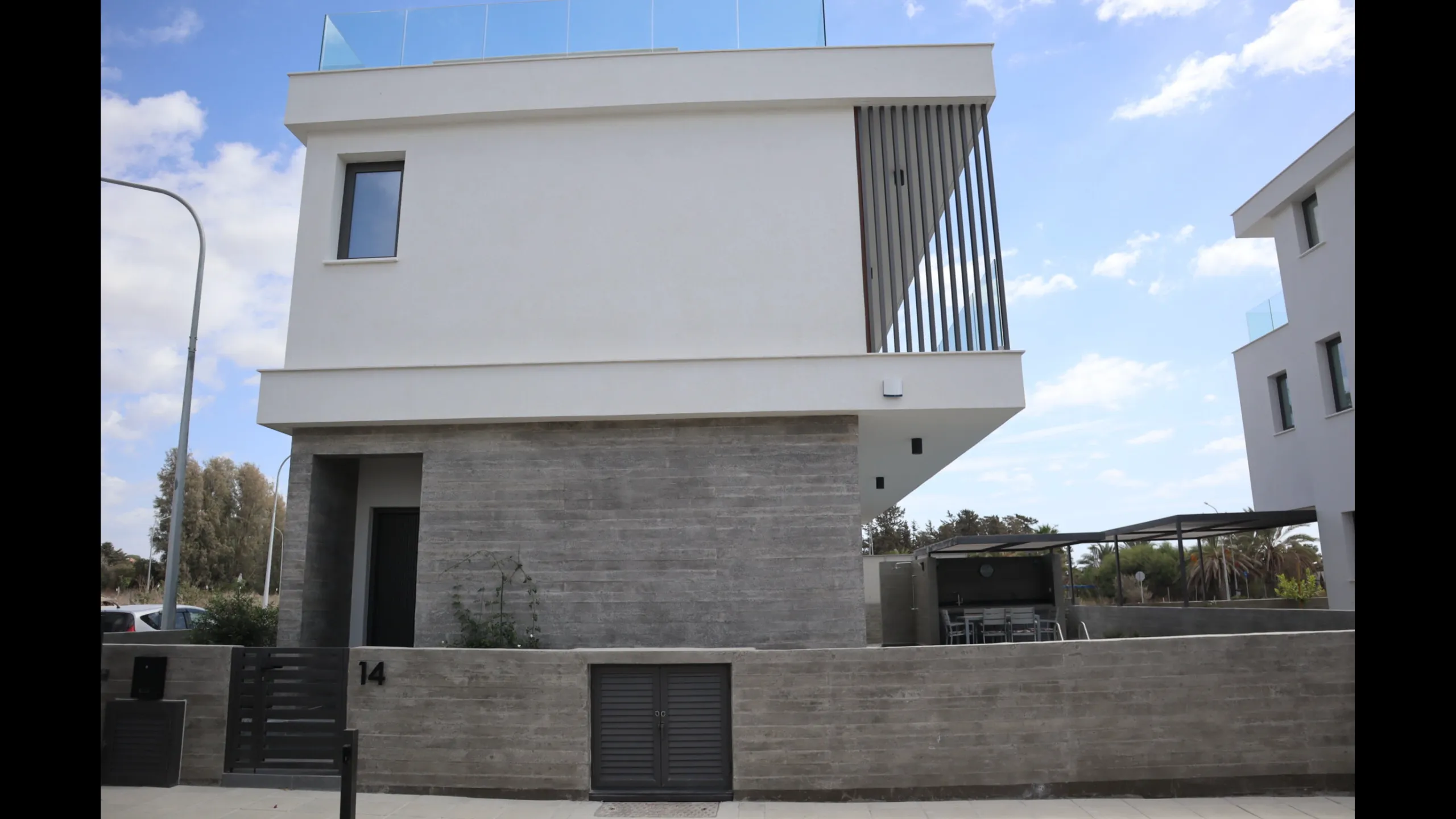 Modern villa with pool in a gated community 8