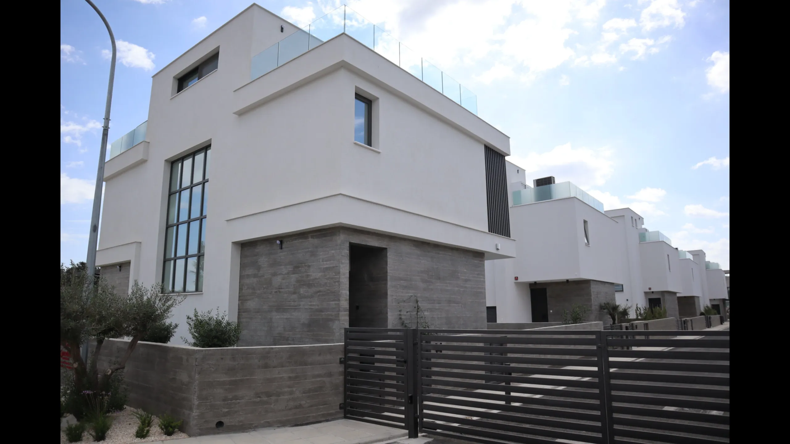 Modern villa with pool in a gated community 7