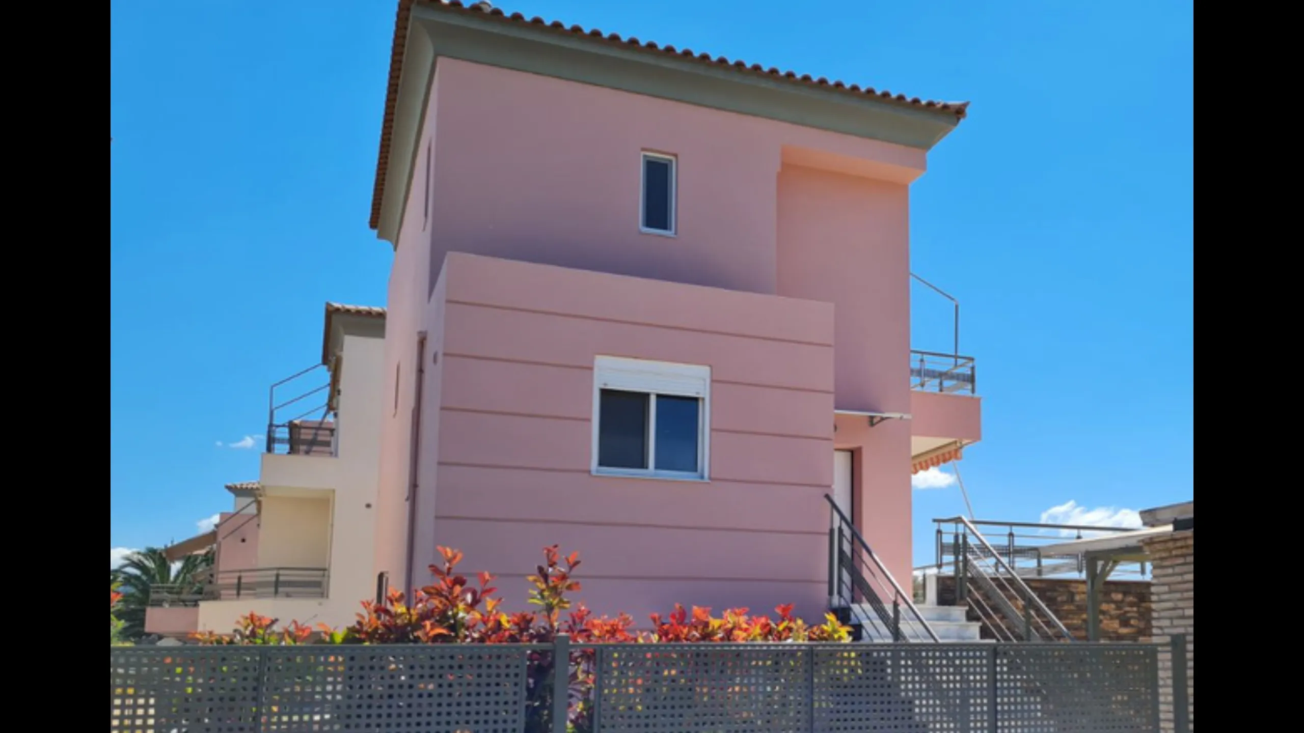 Мезонет в современном стиле, Лутраки 2