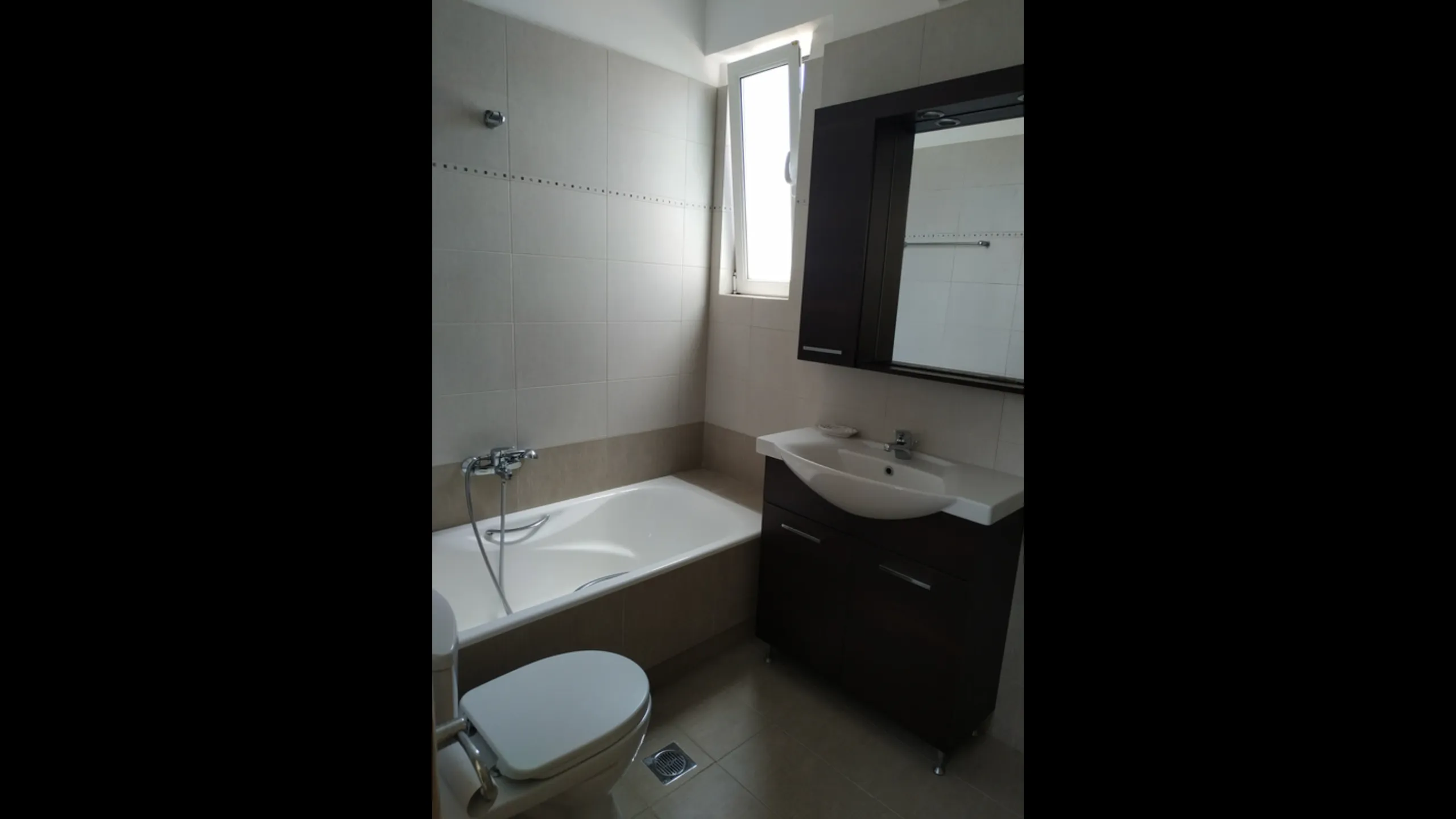 Мезонет в современном стиле, Лутраки 7