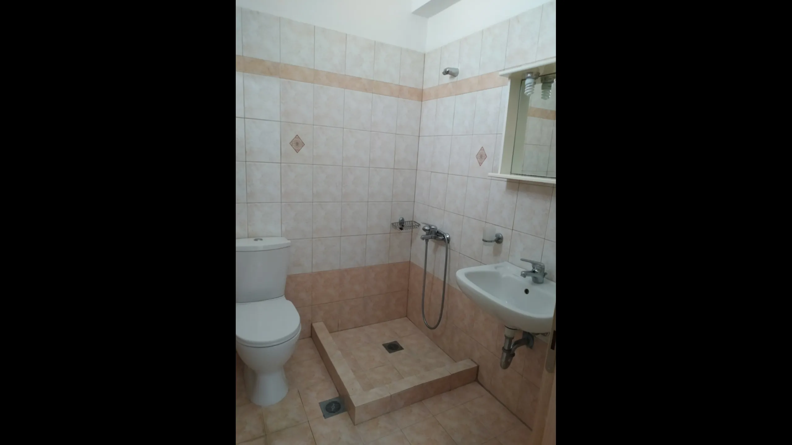 Мезонет в современном стиле, Лутраки 8