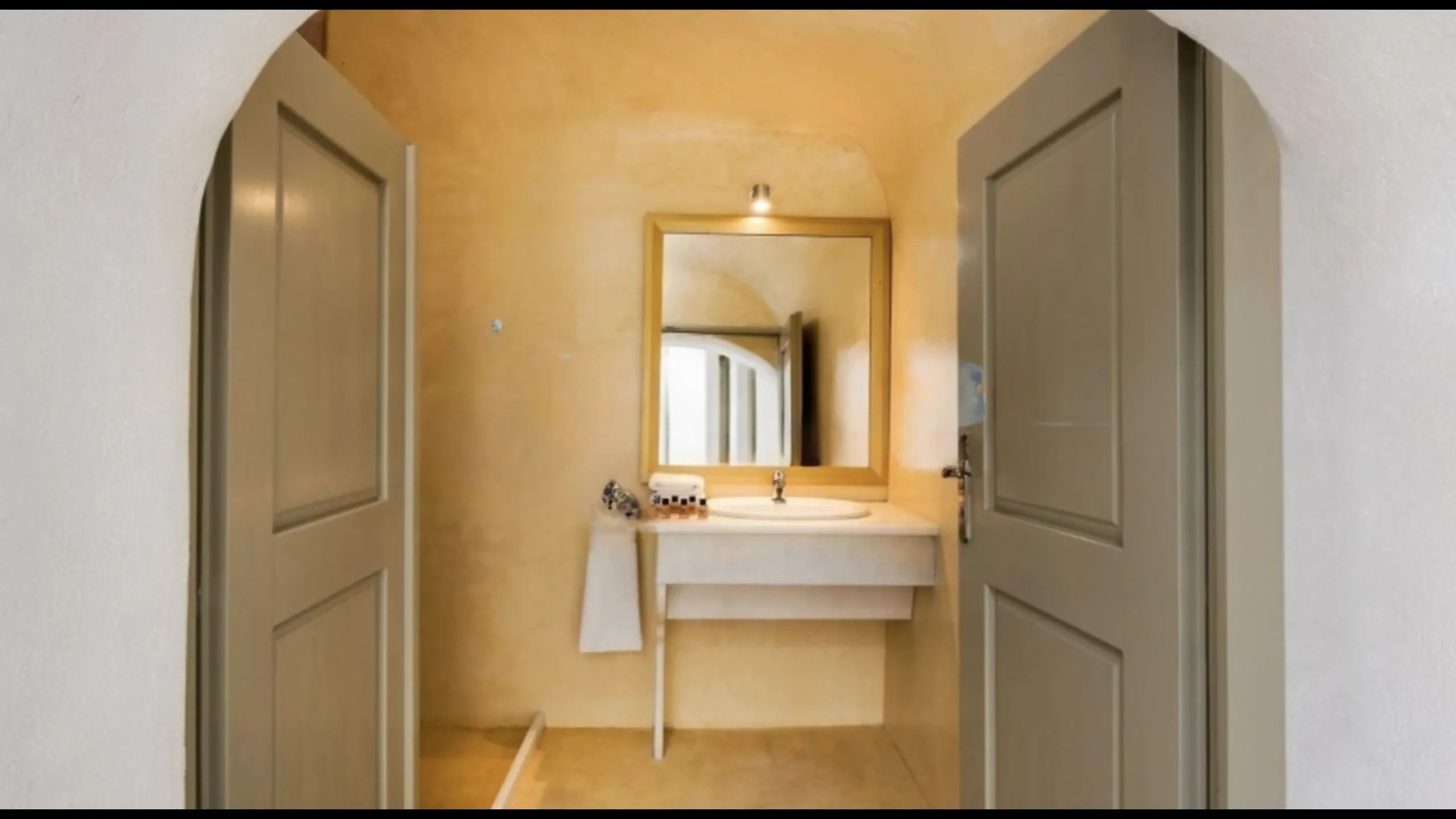 Elegant hotel, Thira, Santorini 11