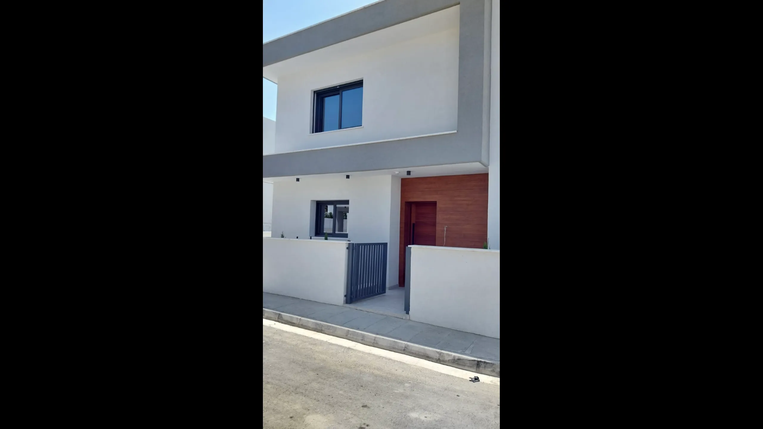 Sea view villa in a prestigious area of Limassol 4