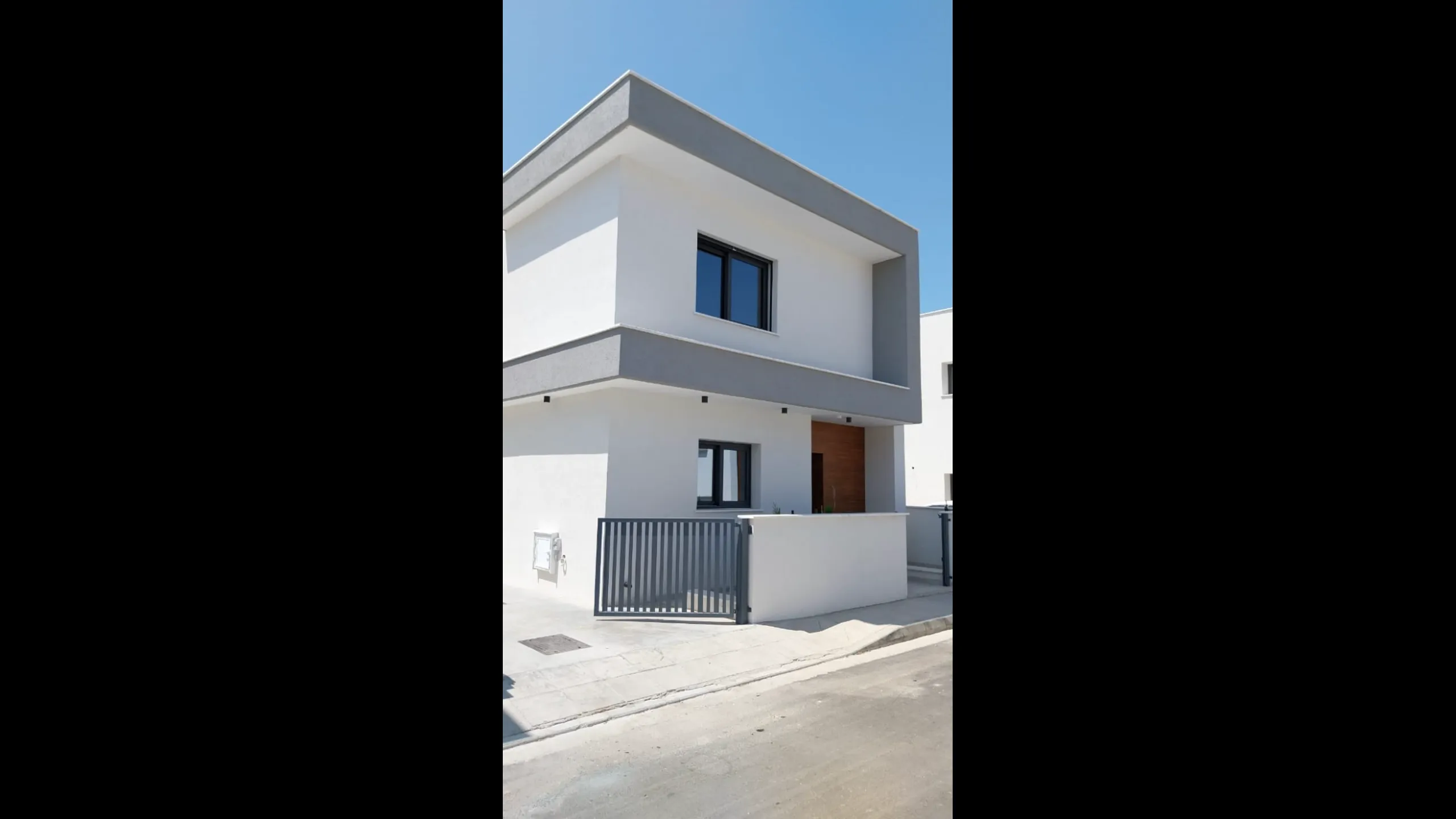 Sea view villa in a prestigious area of Limassol 2