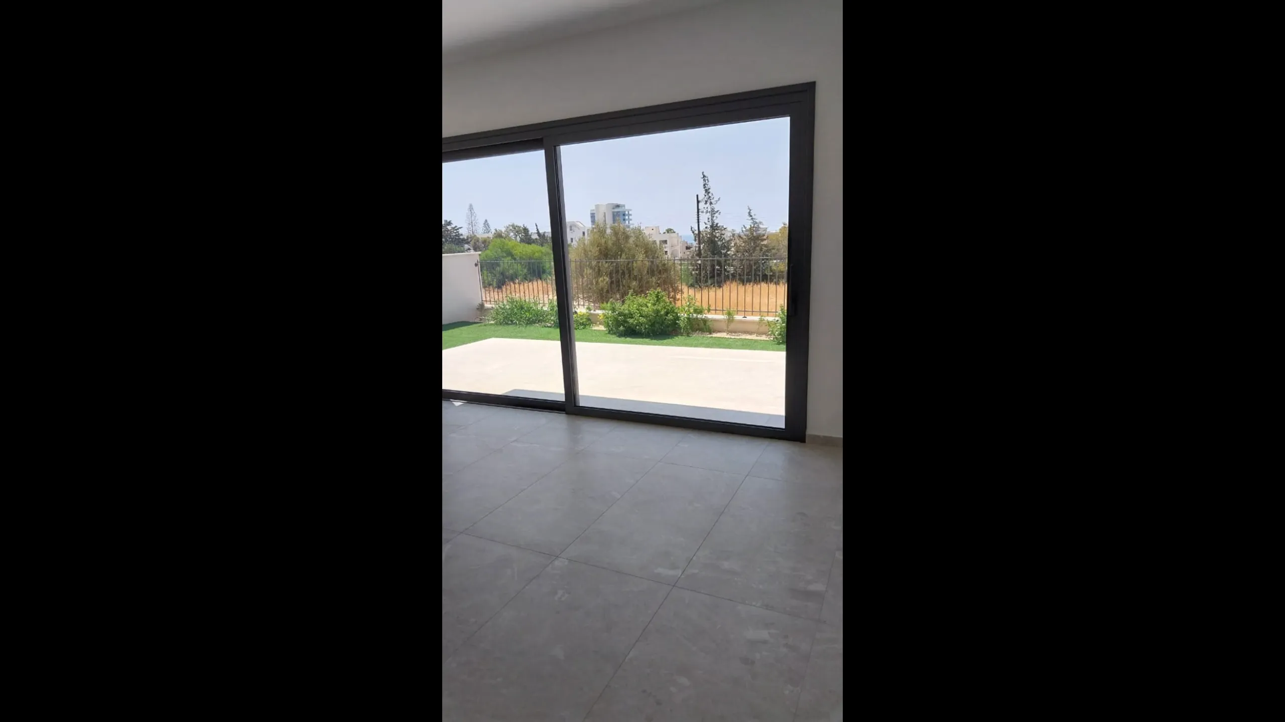 Sea view villa in a prestigious area of Limassol 7