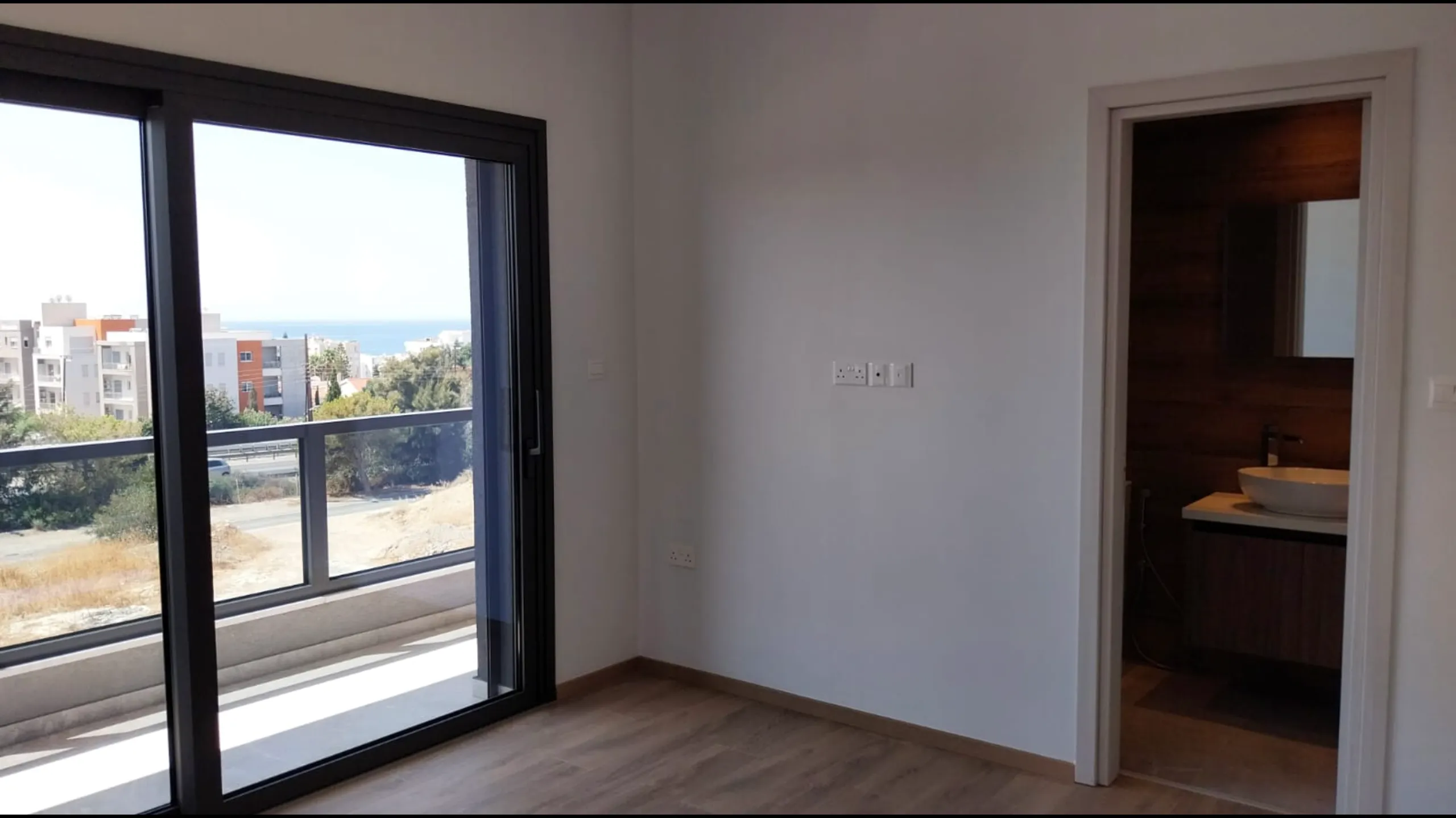 Sea view villa in a prestigious area of Limassol 13