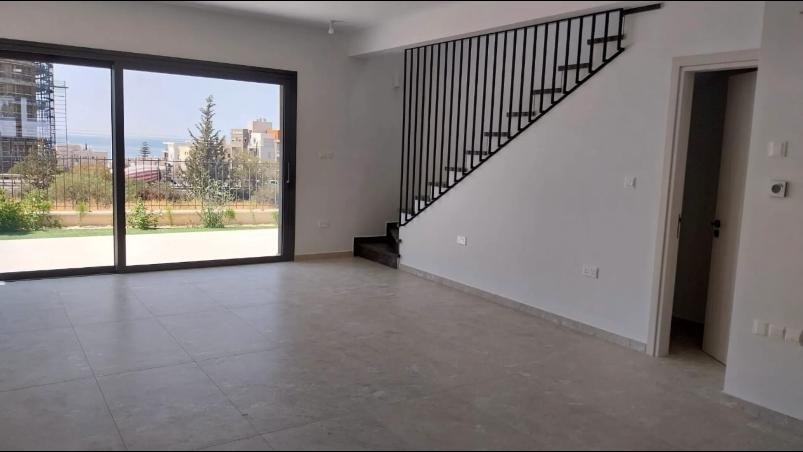 Sea view villa in a prestigious area of Limassol 5