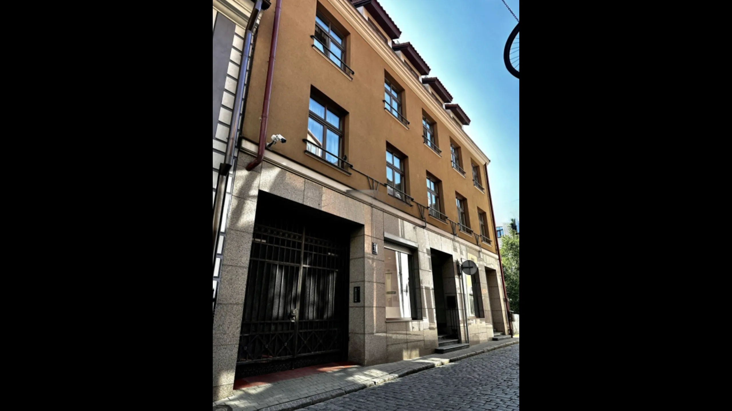 Classical apartments, historic center, Riga 3