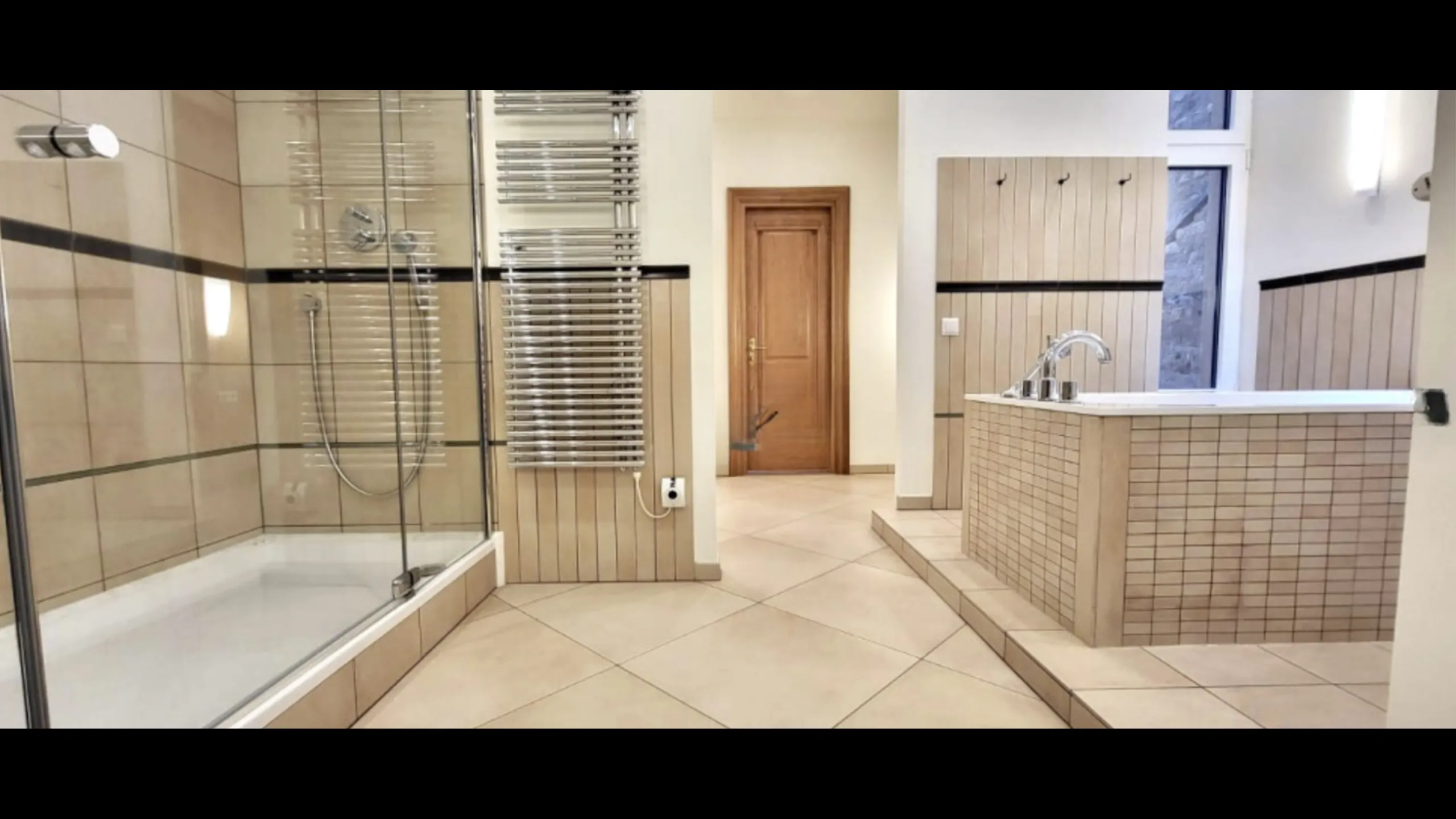 Classical apartments, historic center, Riga 12