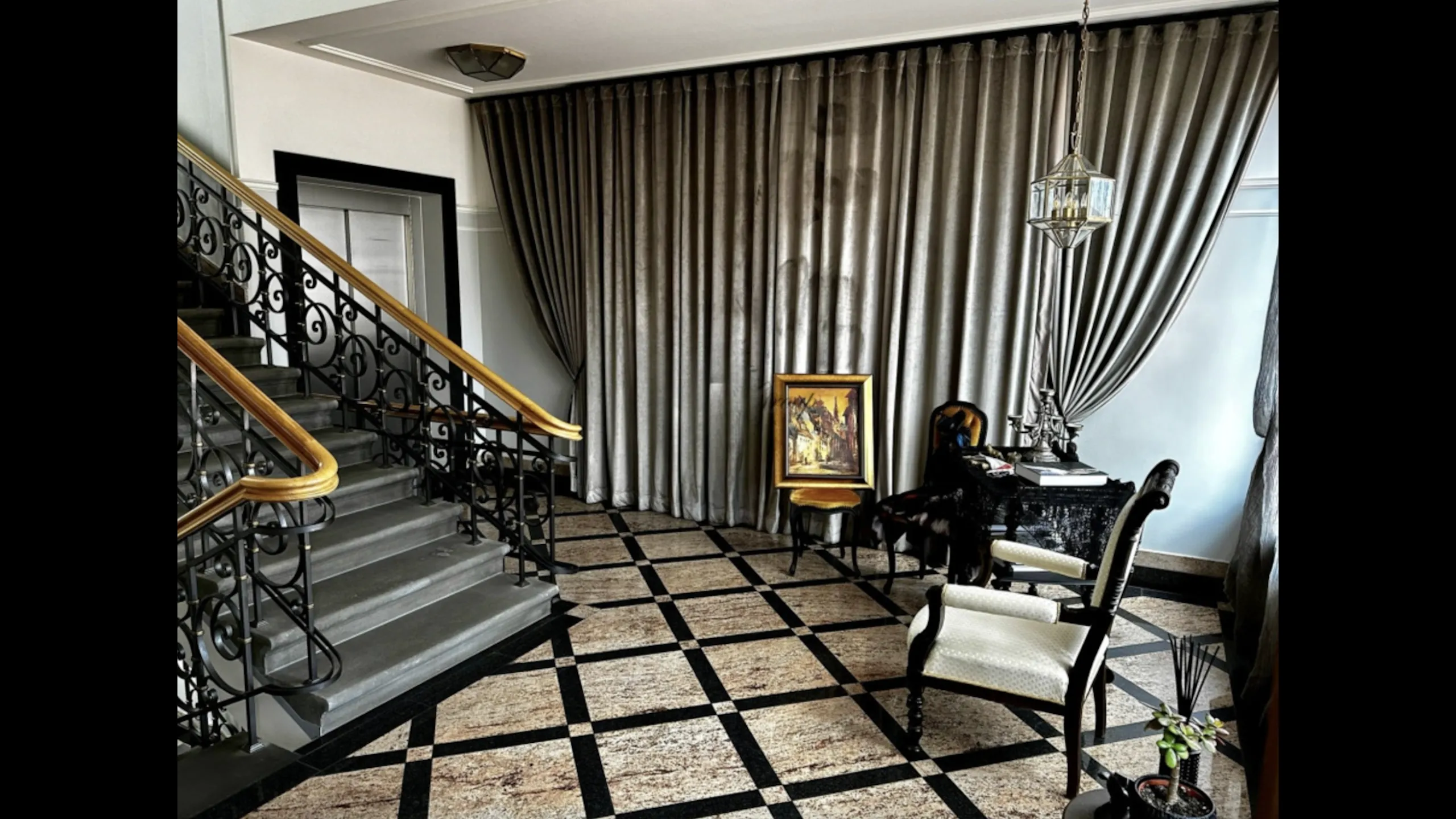 Classical apartments, historic center, Riga 14