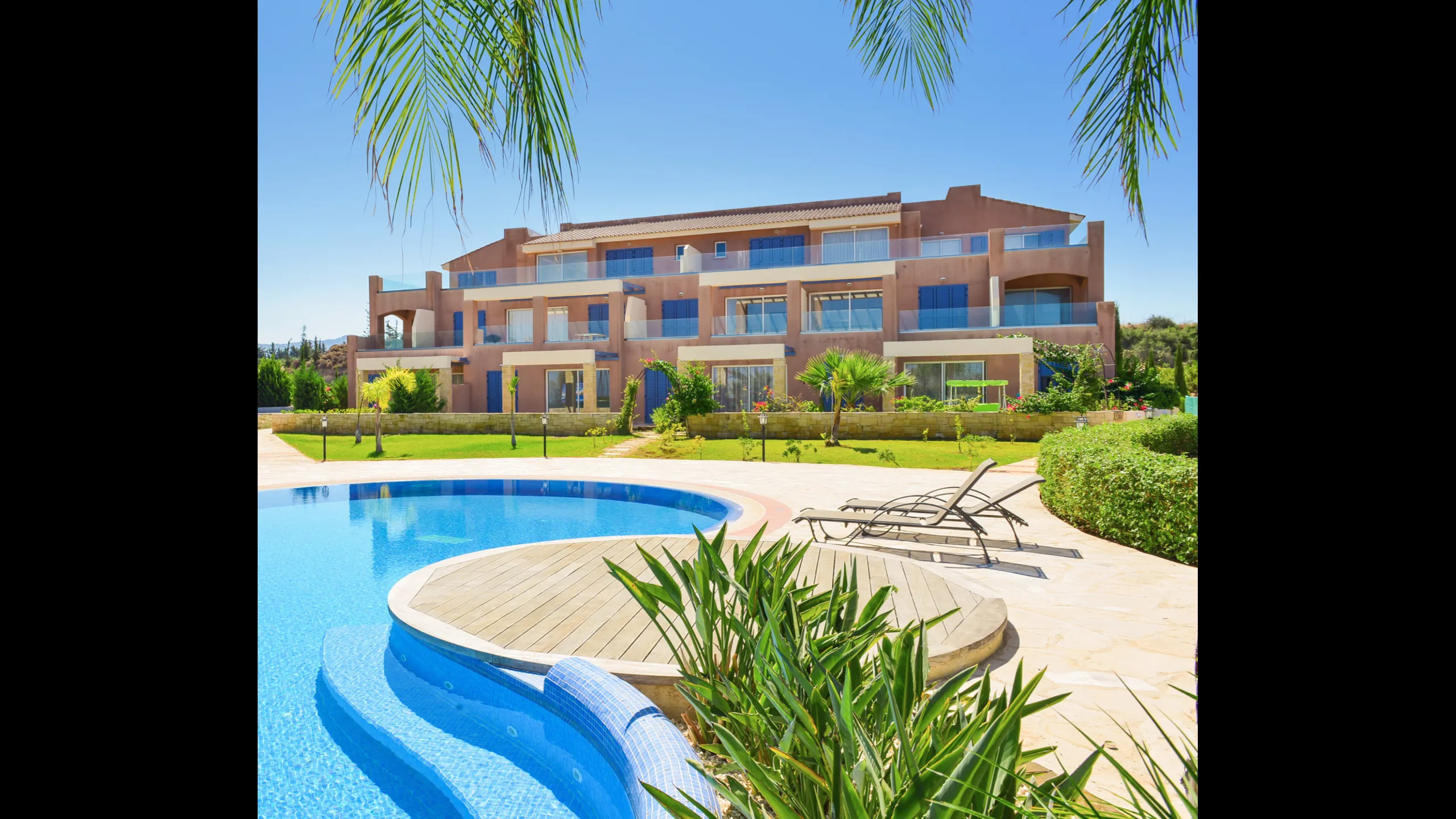 Апартаменты и виллы в прибрежной курортной резиденции на побережье 2