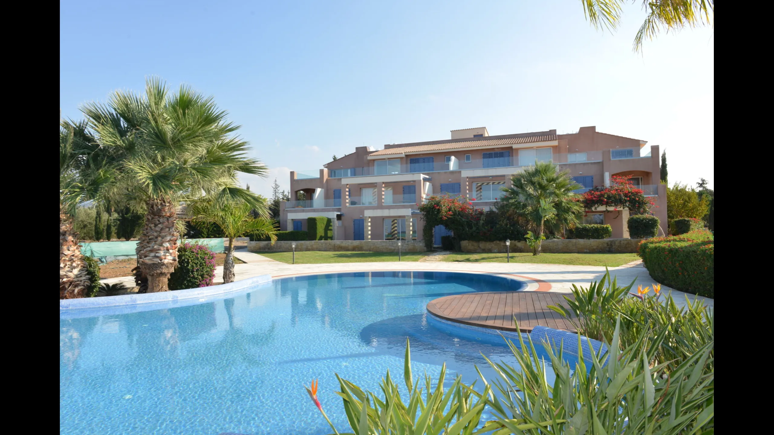 Апартаменты и виллы в прибрежной курортной резиденции на побережье 4