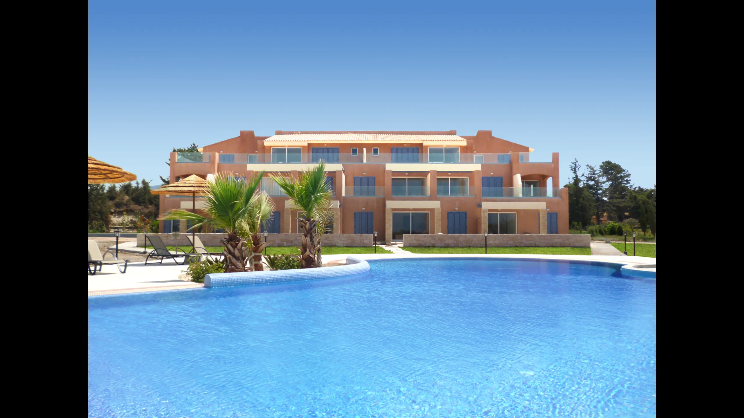 Апартаменты и виллы в прибрежной курортной резиденции на побережье 3