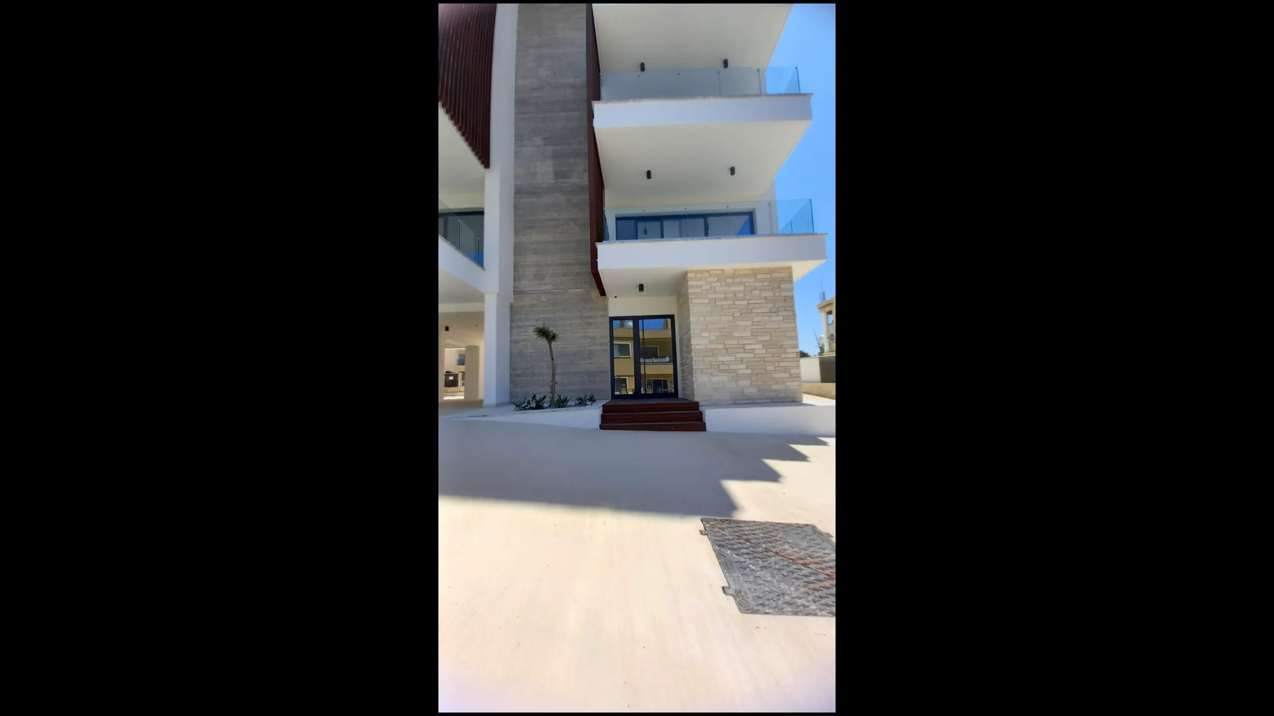 Apartments in a residential complex near the center of Paphos 2