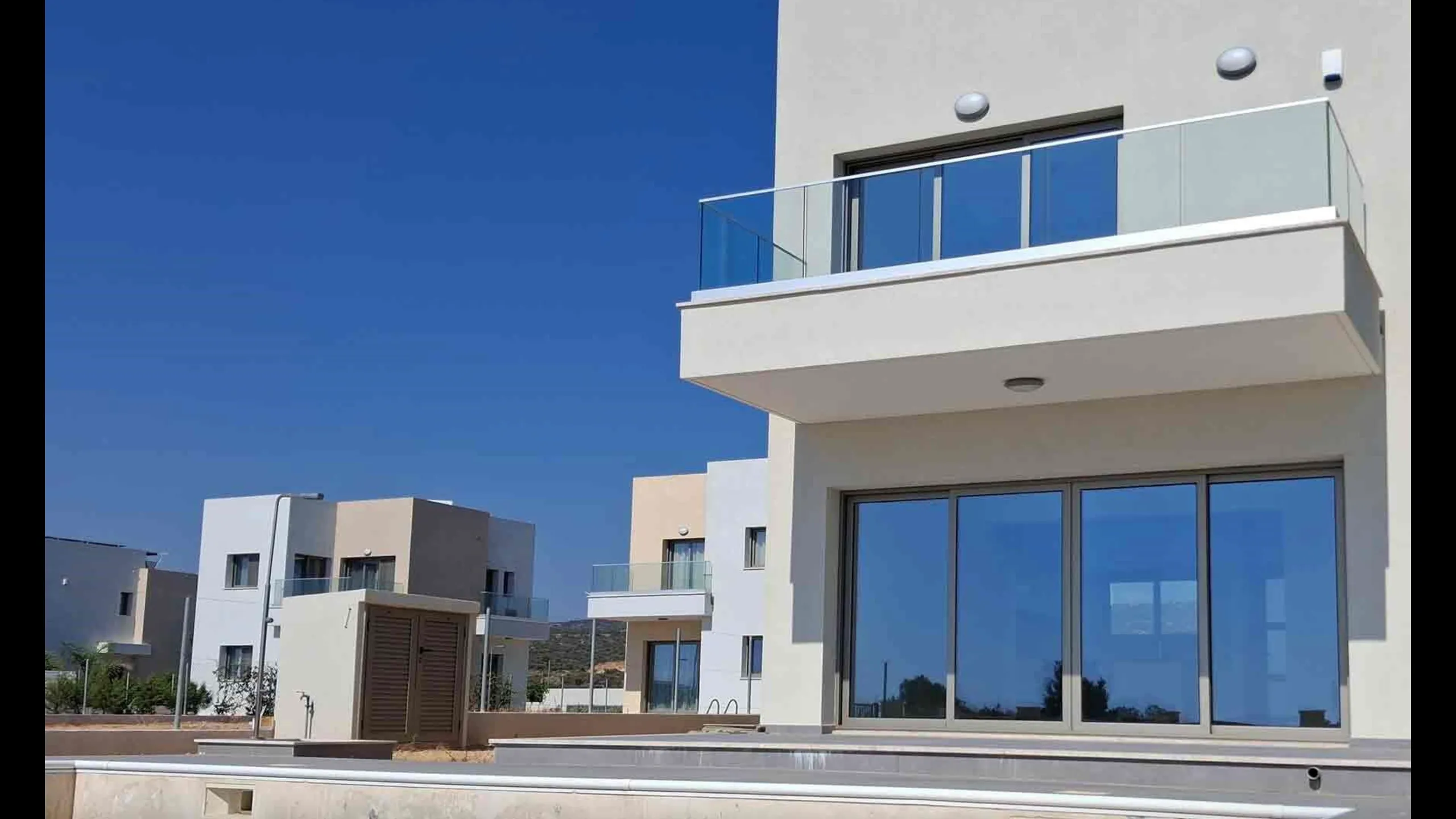 Stylish villas with pool and Mediterranean sea view 3