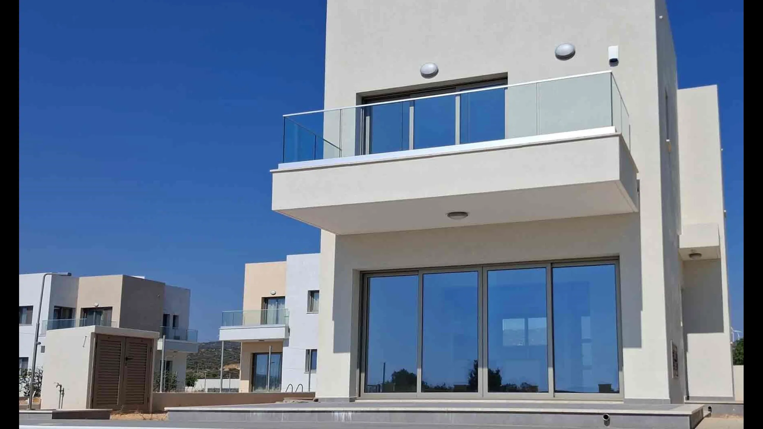 Stylish villas with pool and Mediterranean sea view 2