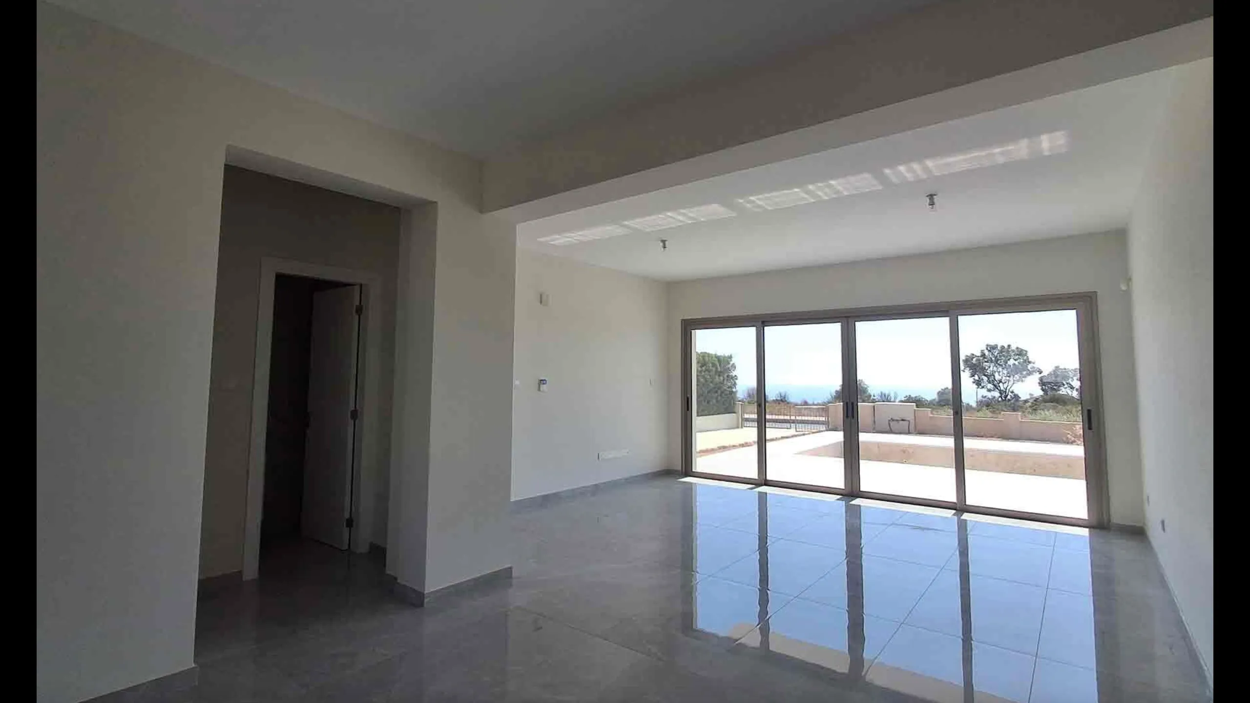 Stylish villas with pool and Mediterranean sea view 5