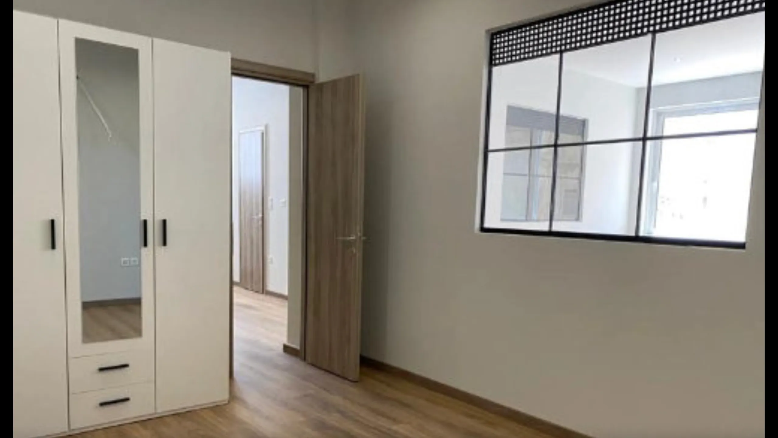 Полностью отремонтированные и меблированные апартаменты, Пирей, Афины 2