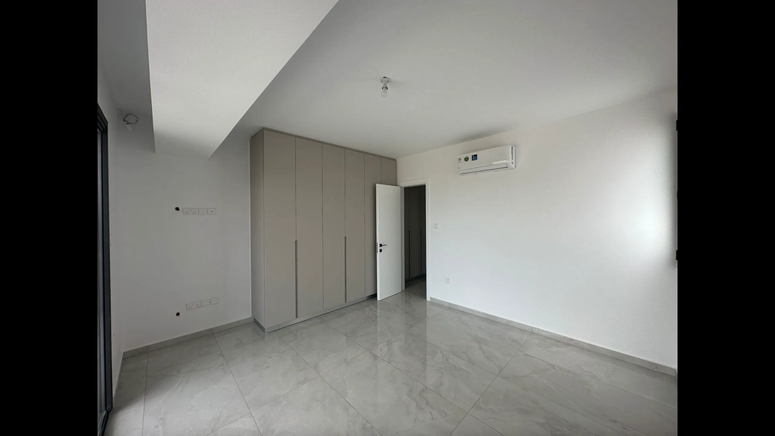 Modern villa with pool in a quiet area 9