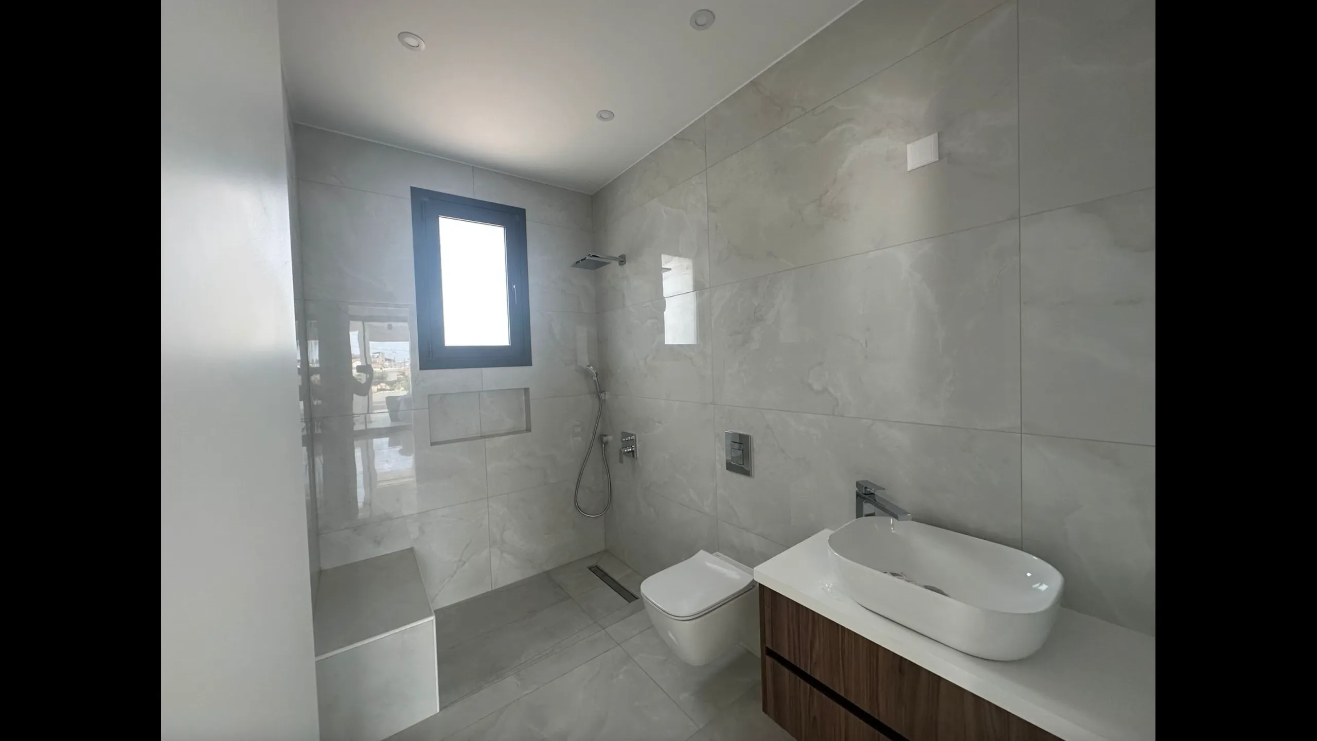 Modern villa with pool in a quiet area 17