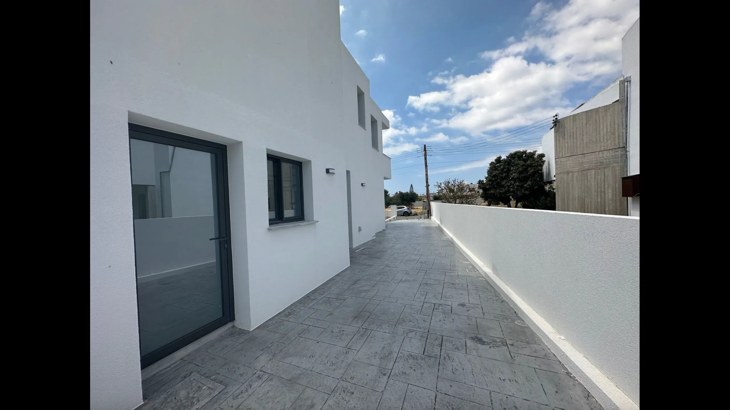 Modern villa with pool in a quiet area 4