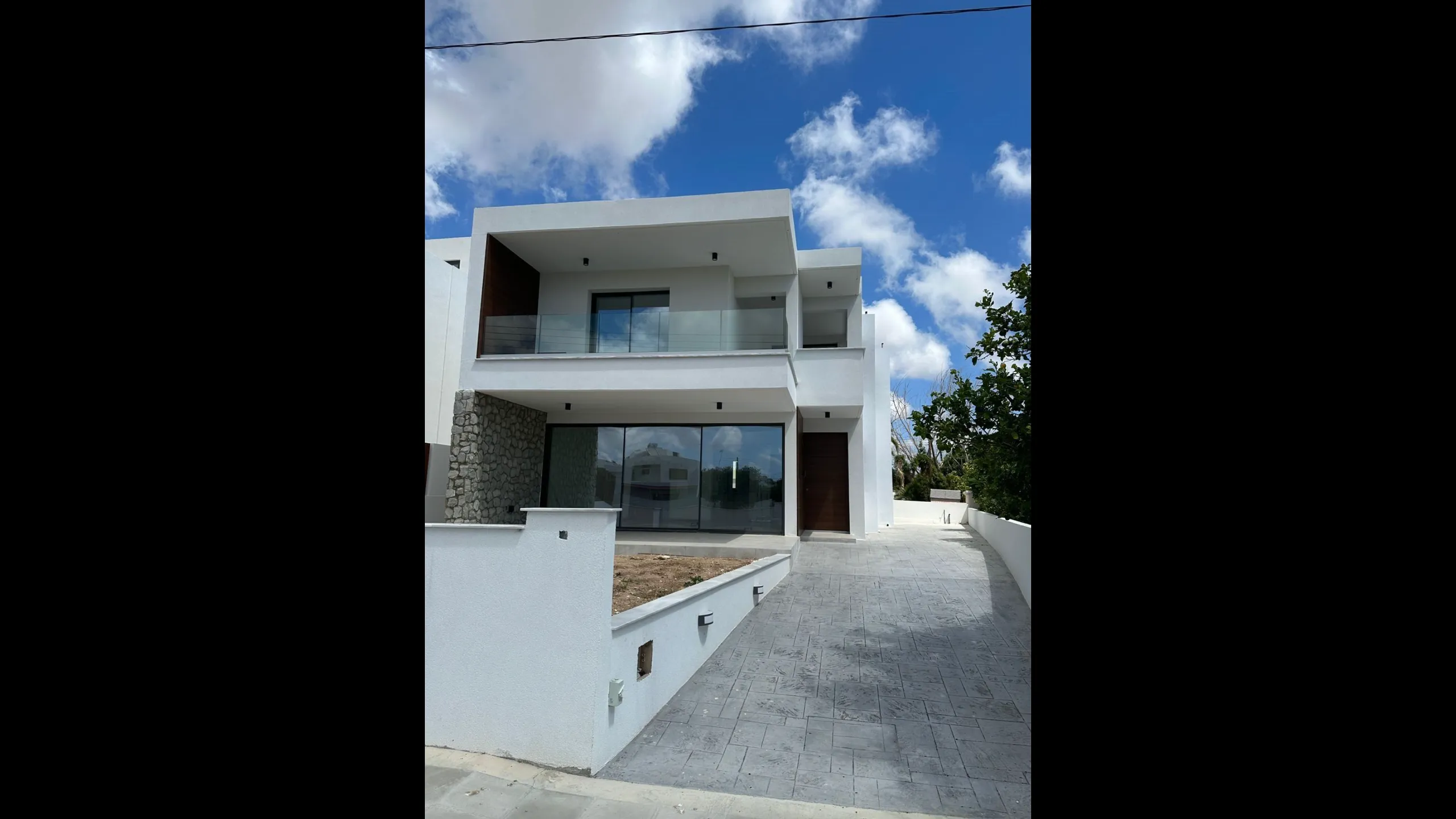 Modern villa with pool in a quiet area 2