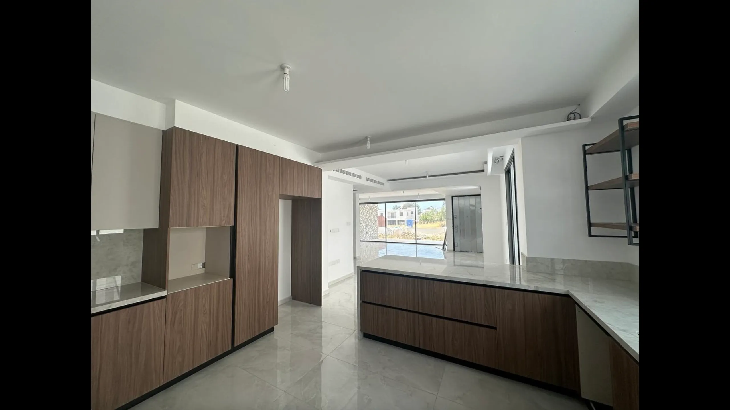 Modern villa with pool in a quiet area 10