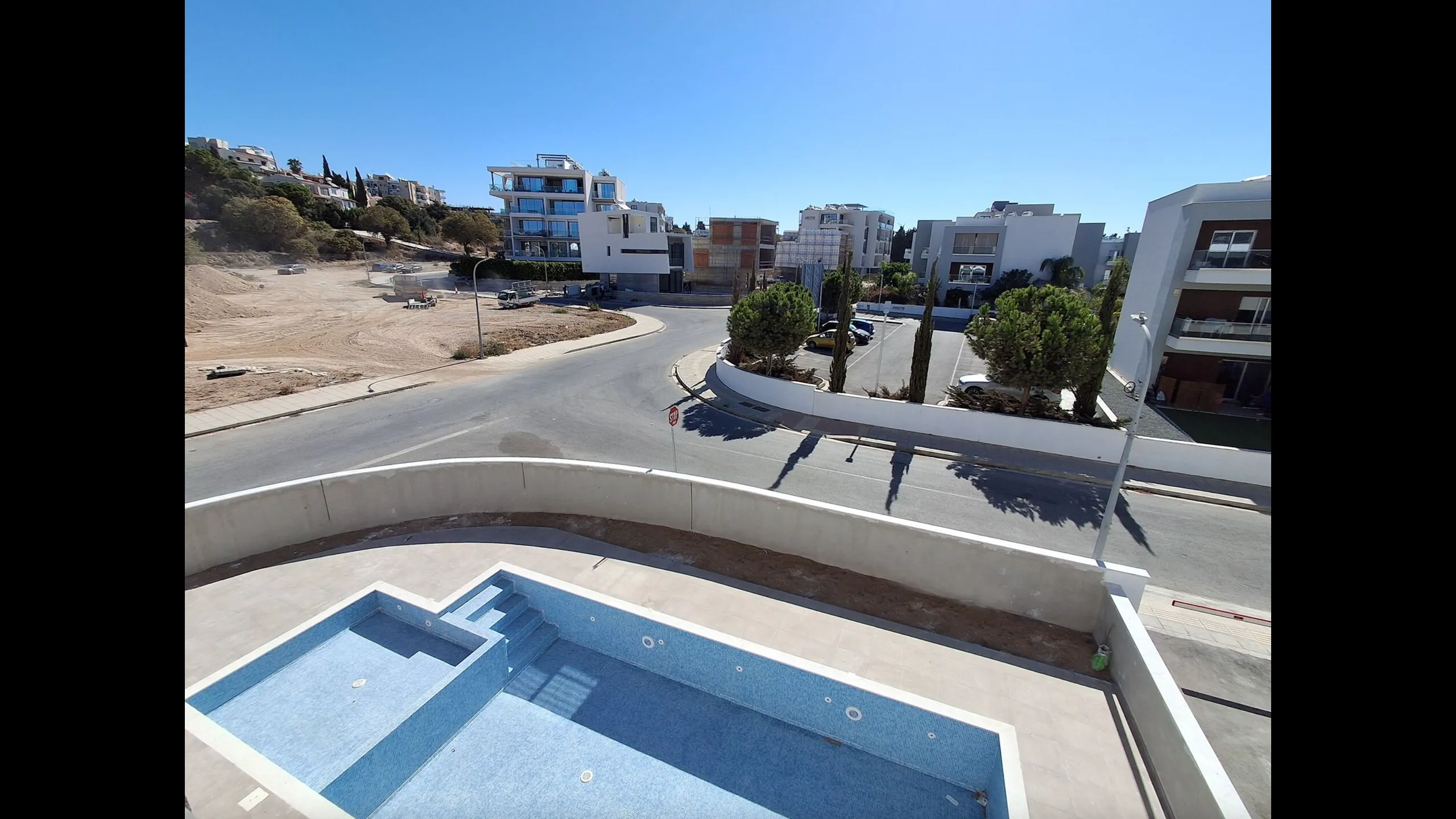 Апартаменты и виллы в жилом проекте в центре Пафоса 2