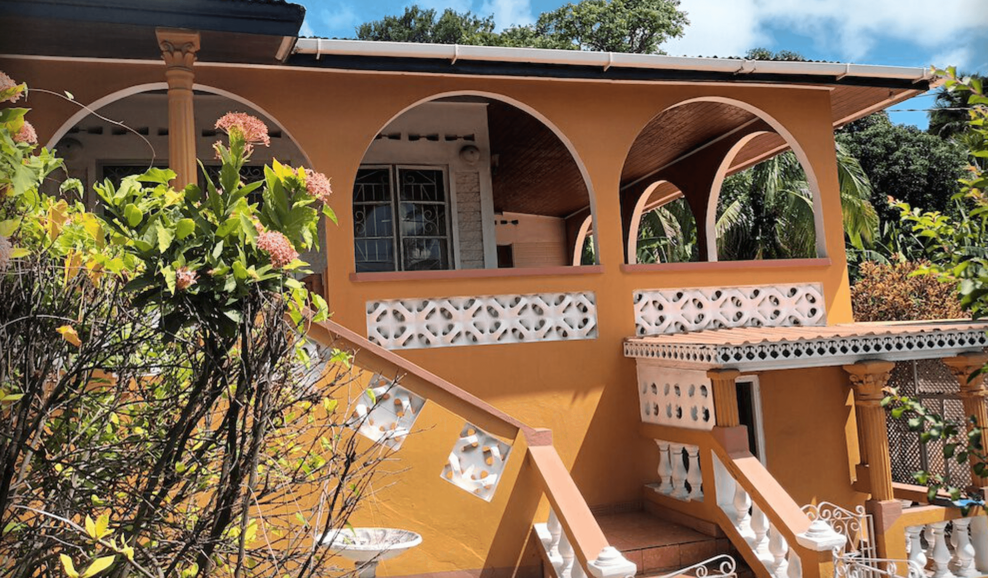 House with traditional elements, St. Andrew 2