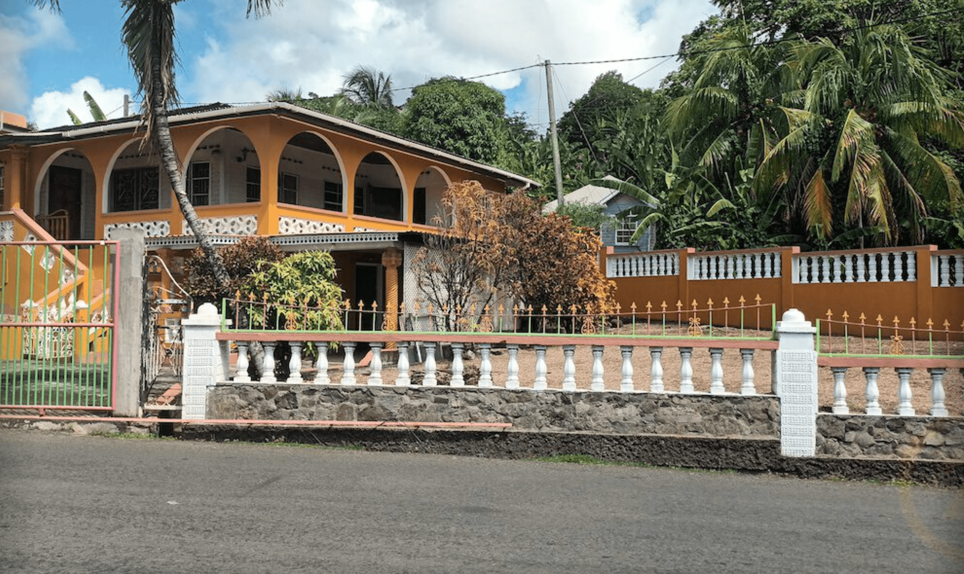 House with traditional elements, St. Andrew 3