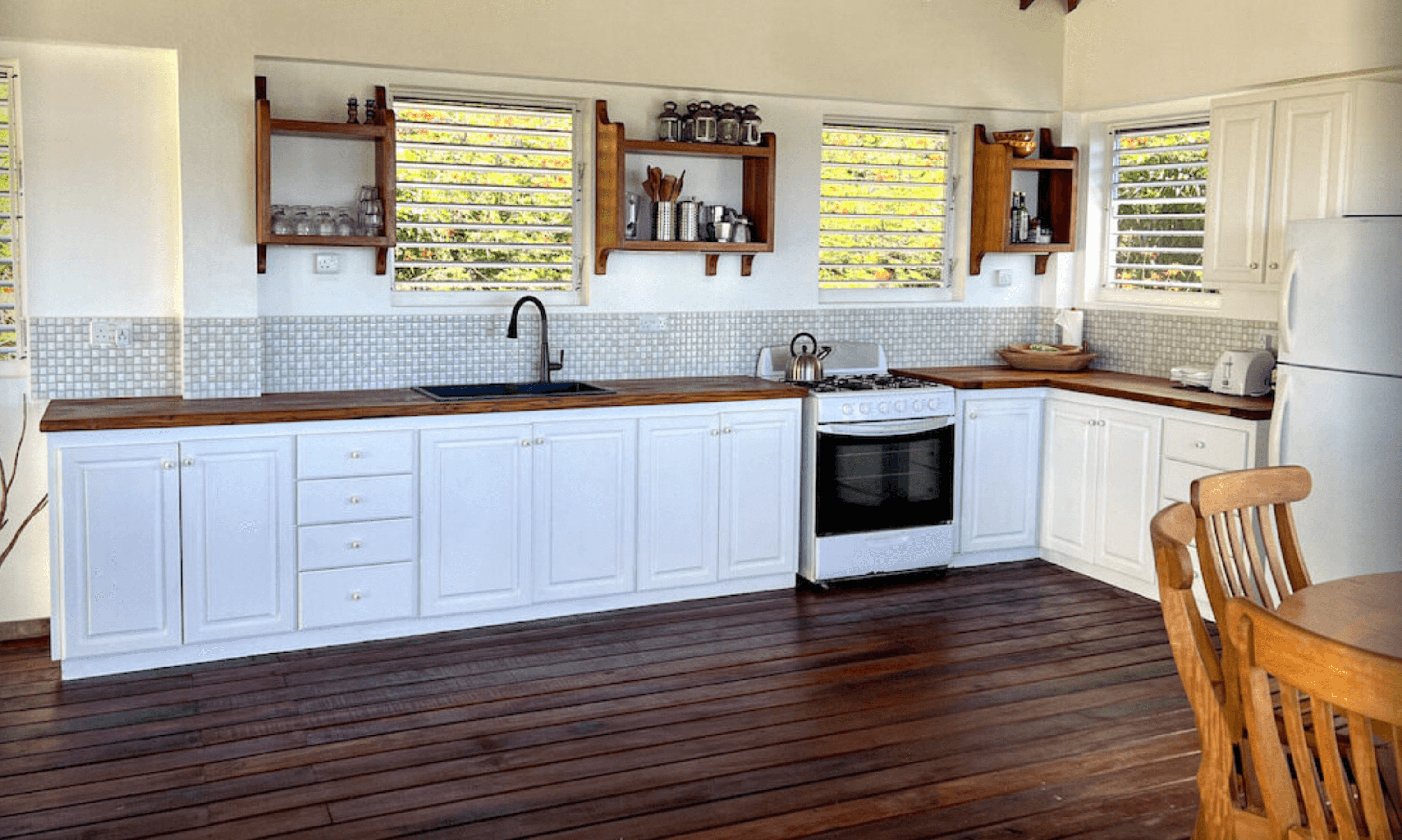 Дом с бассейном и видом на океан, Карриаку 9