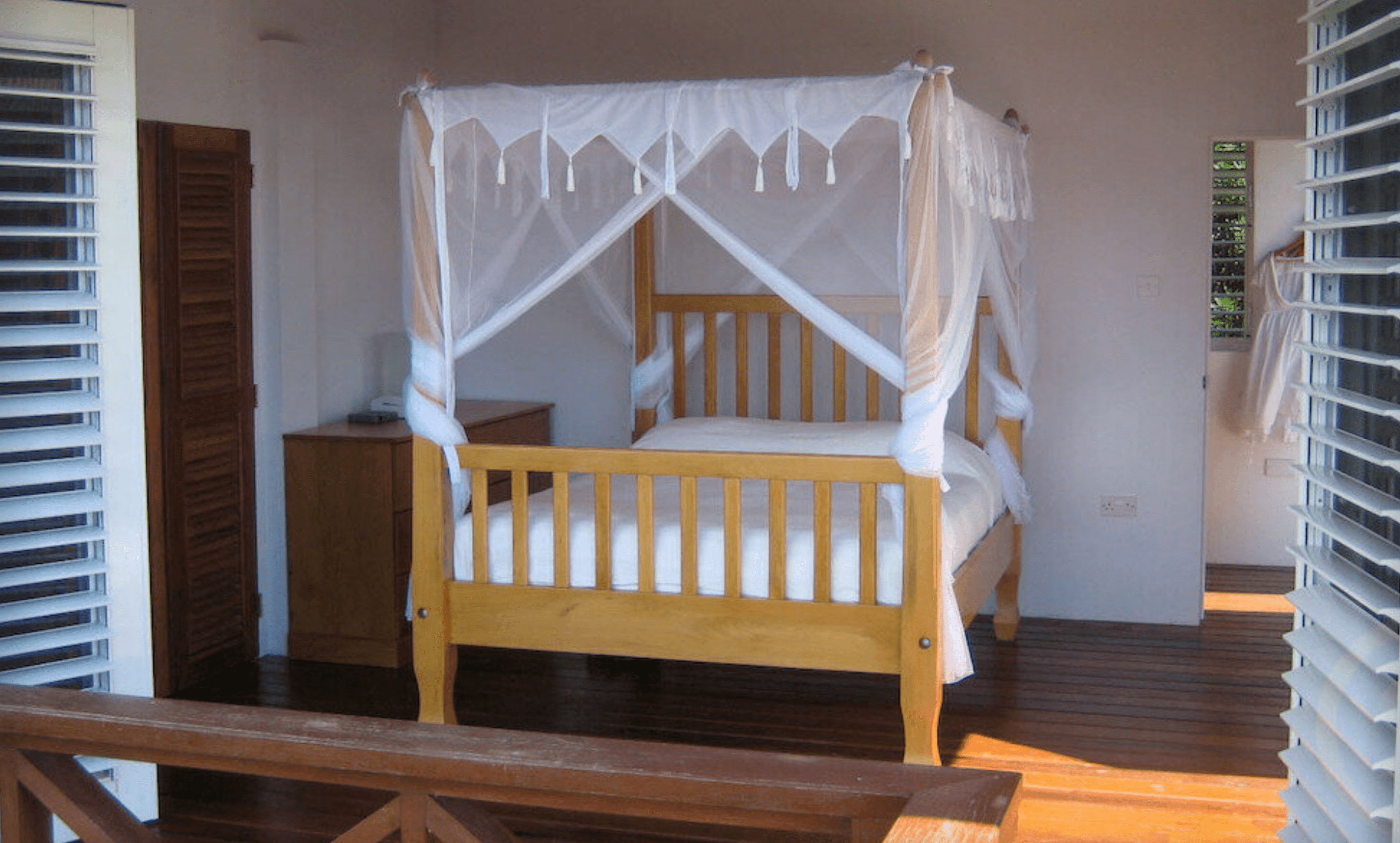 Дом с бассейном и видом на океан, Карриаку 10